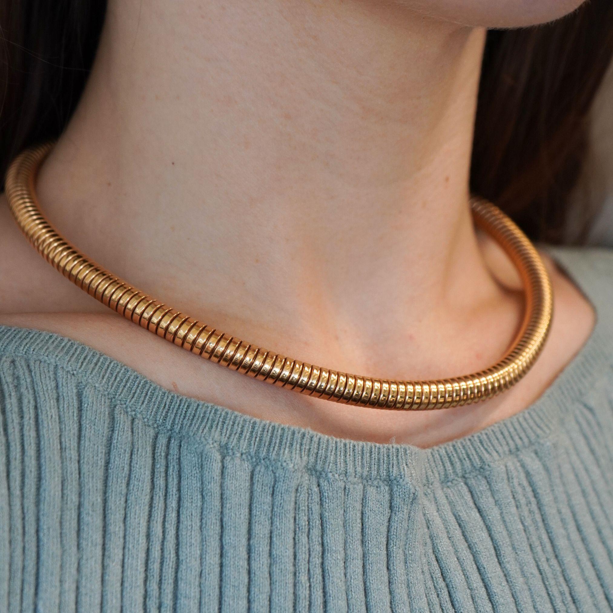 This authentic Chopard necklace is crafted in 18k yellow gold and showcases a tubogas flexible design. The necklace has a total weight of 92.2 grams, measures 16 3/4
