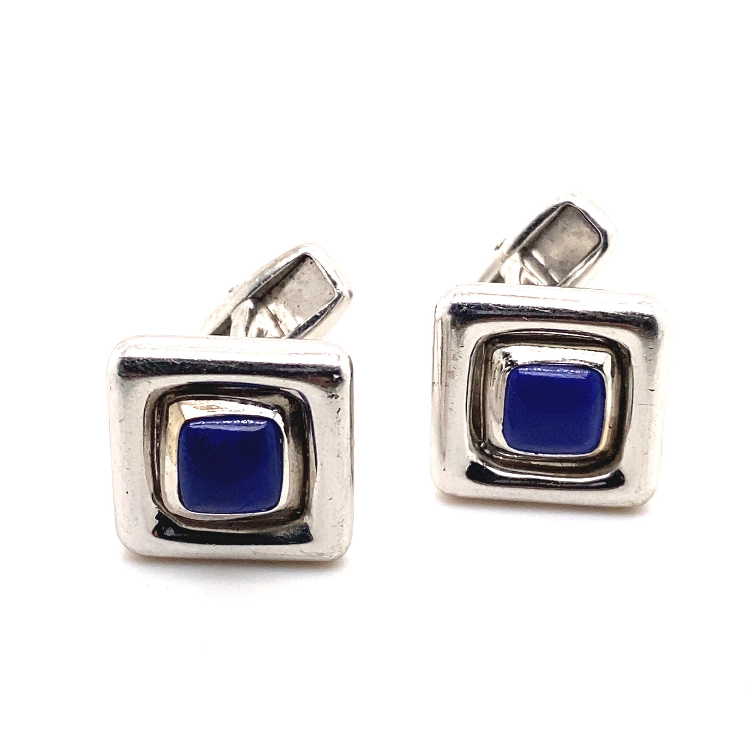 A pair of vintage Chopard diamond lapis rotating cufflinks in 18 karat white gold, circa 2000.

These smart vintage cufflinks crafted in 18 karat white gold feature two squares with gently curved corners each with a cleverly interchangeable centre