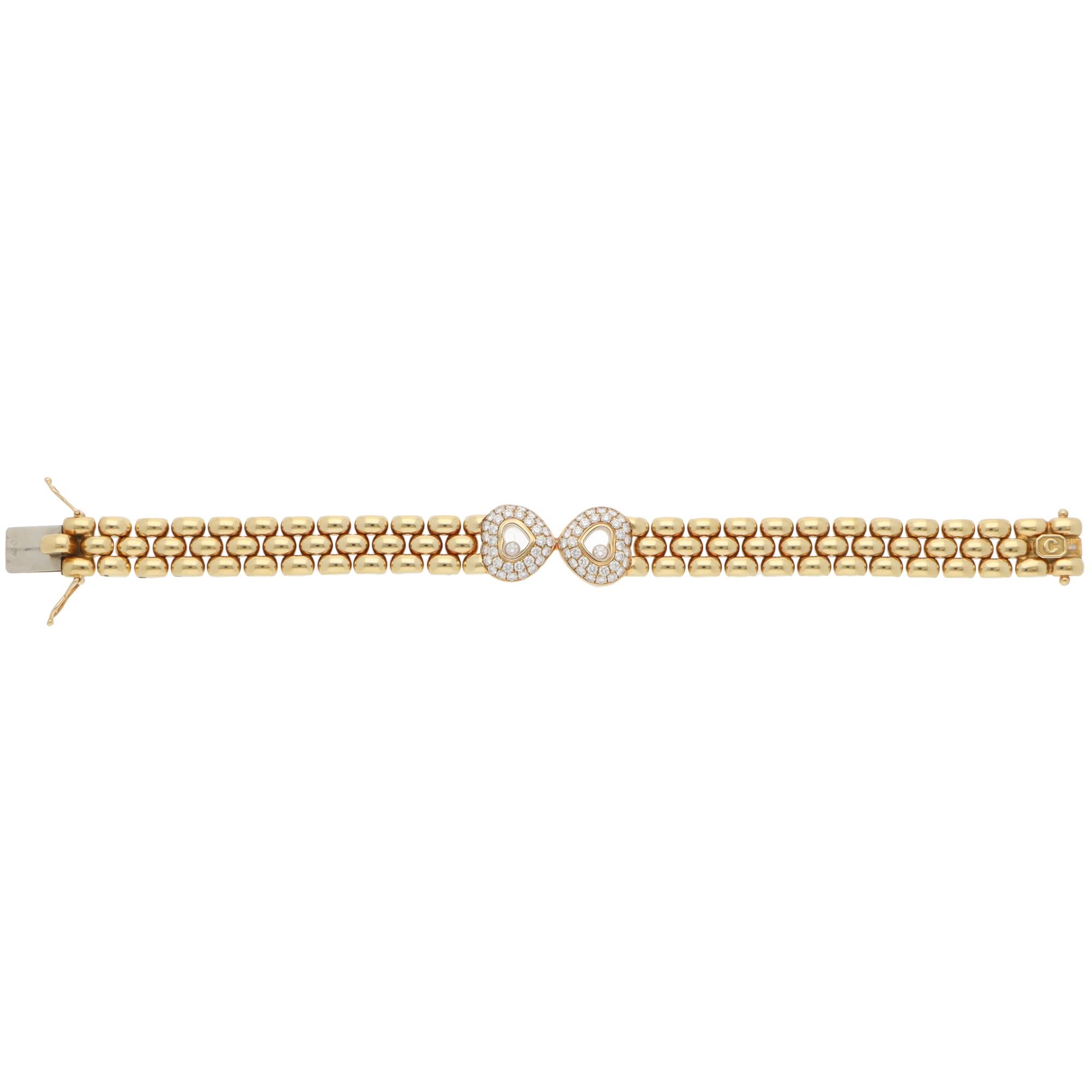 Eine schöne Vintage Chopard Happy Hearts Diamant-Armband in 18k Gelbgold gesetzt.

Das Armband besteht aus zwei mit 68 runden Brillanten besetzten Happy-Hearts-Motiven, die mit massiven Gelbgoldgliedern verbunden sind. Bei diesem besonderen Design