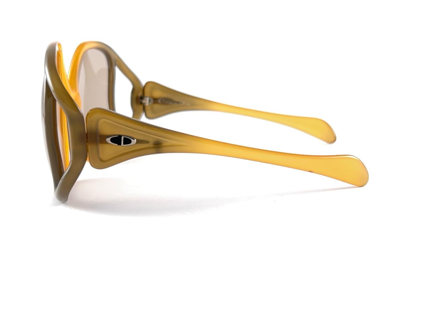 Gafas de sol vintage Christian D02 Avant Garde Two Tone Optyl Audrey Hepburn 1975 en Excelente estado para la venta en Baleares, Baleares