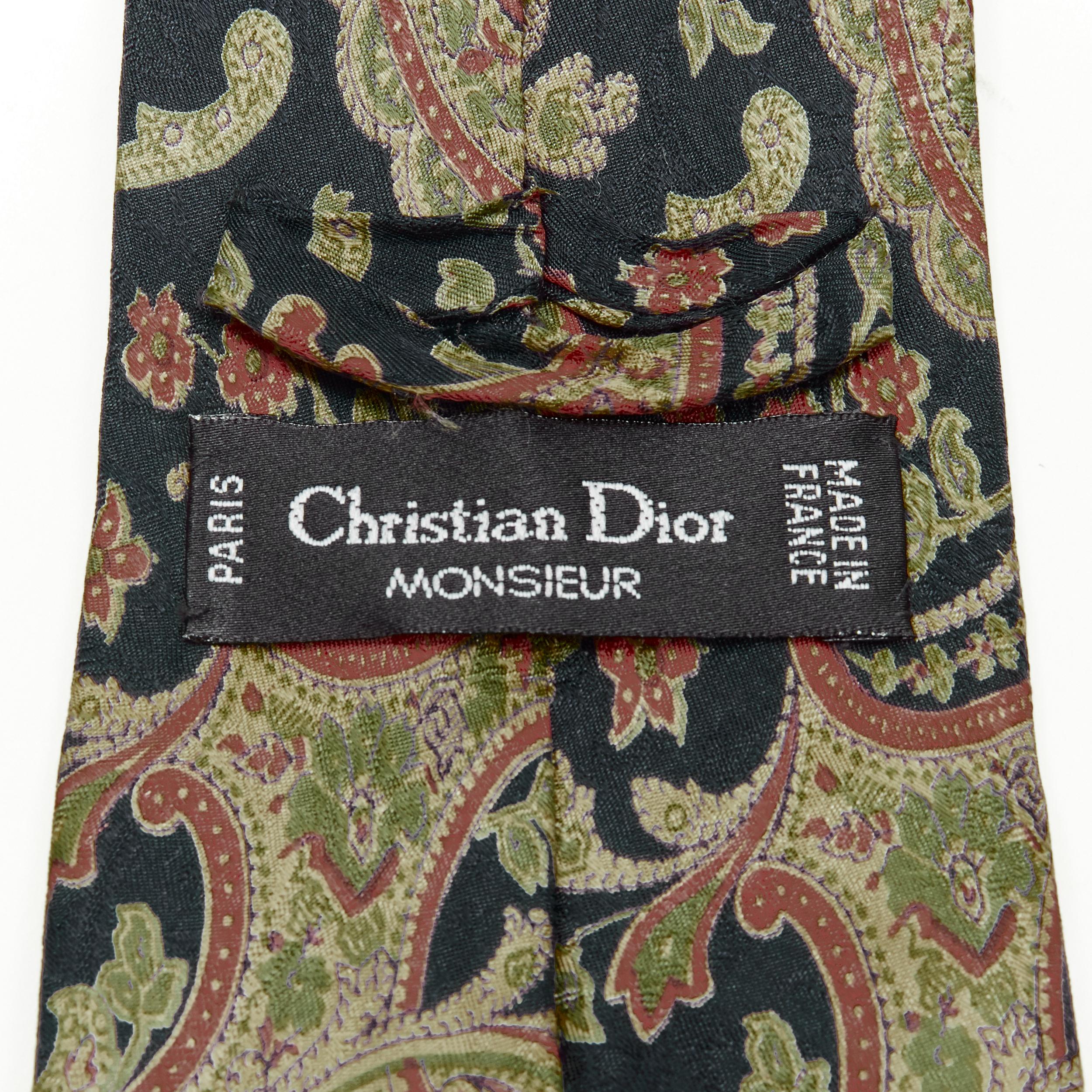 Cravate vintage CHRISTIAN DIOR 100% soie rouge bleu imprimé paisley oriental Pour hommes en vente