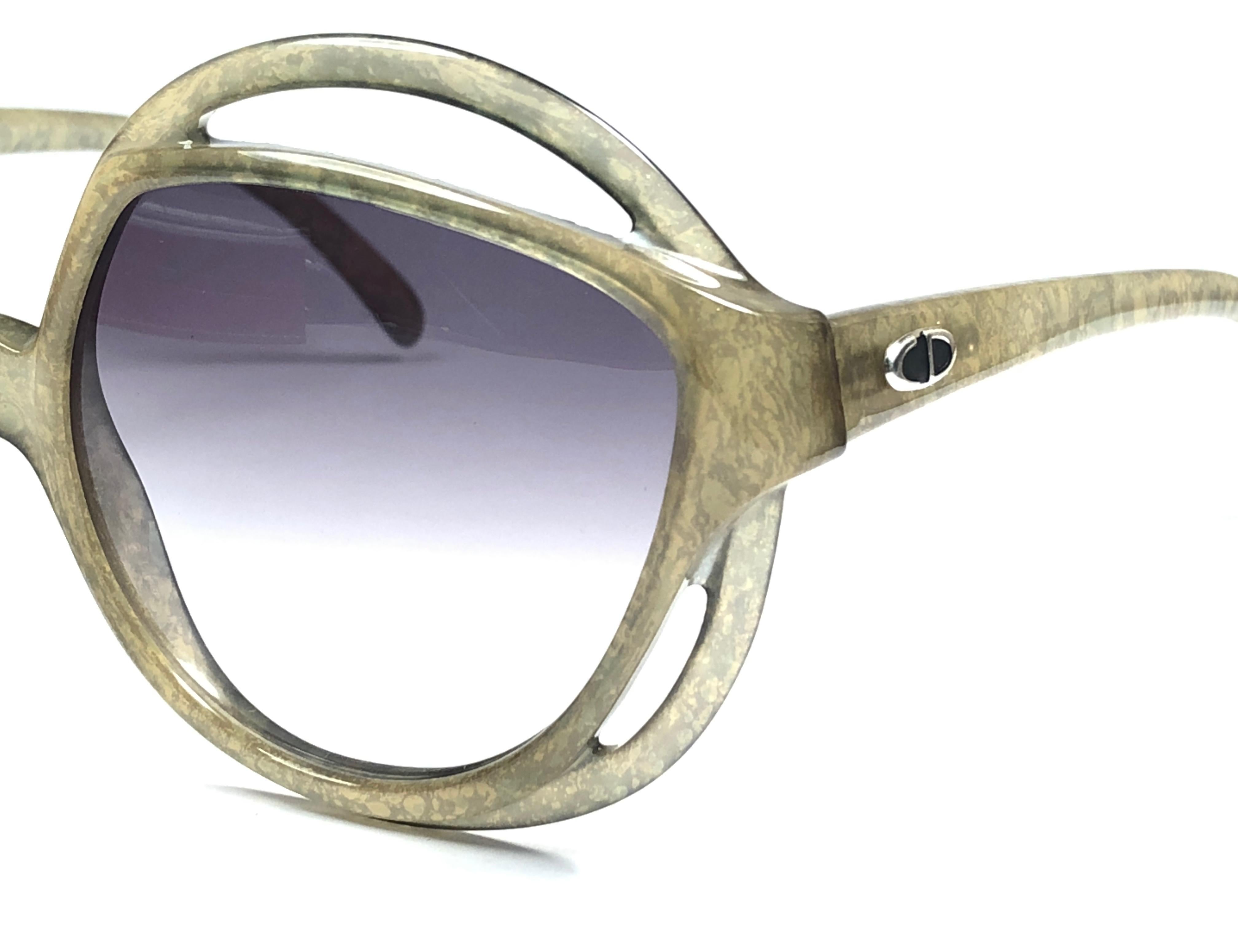 Vintage Christian Dior 2027 60 Green Jasped Optyl Sunglasses In New Condition For Sale In Baleares, Baleares