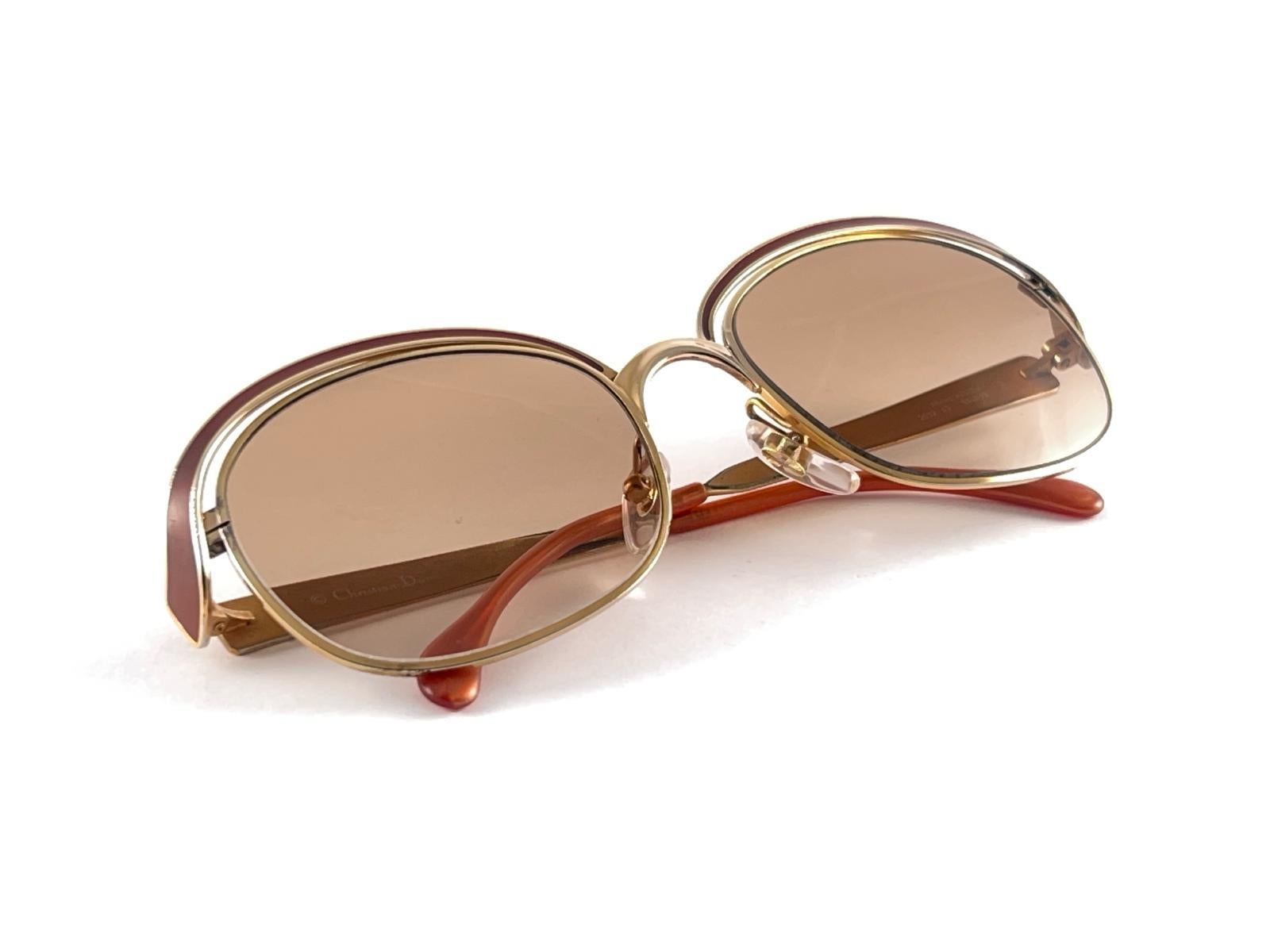 Lunettes de soleil vintage Christian Dior 2037 43 or et acajou 1970's Autriche en vente 11