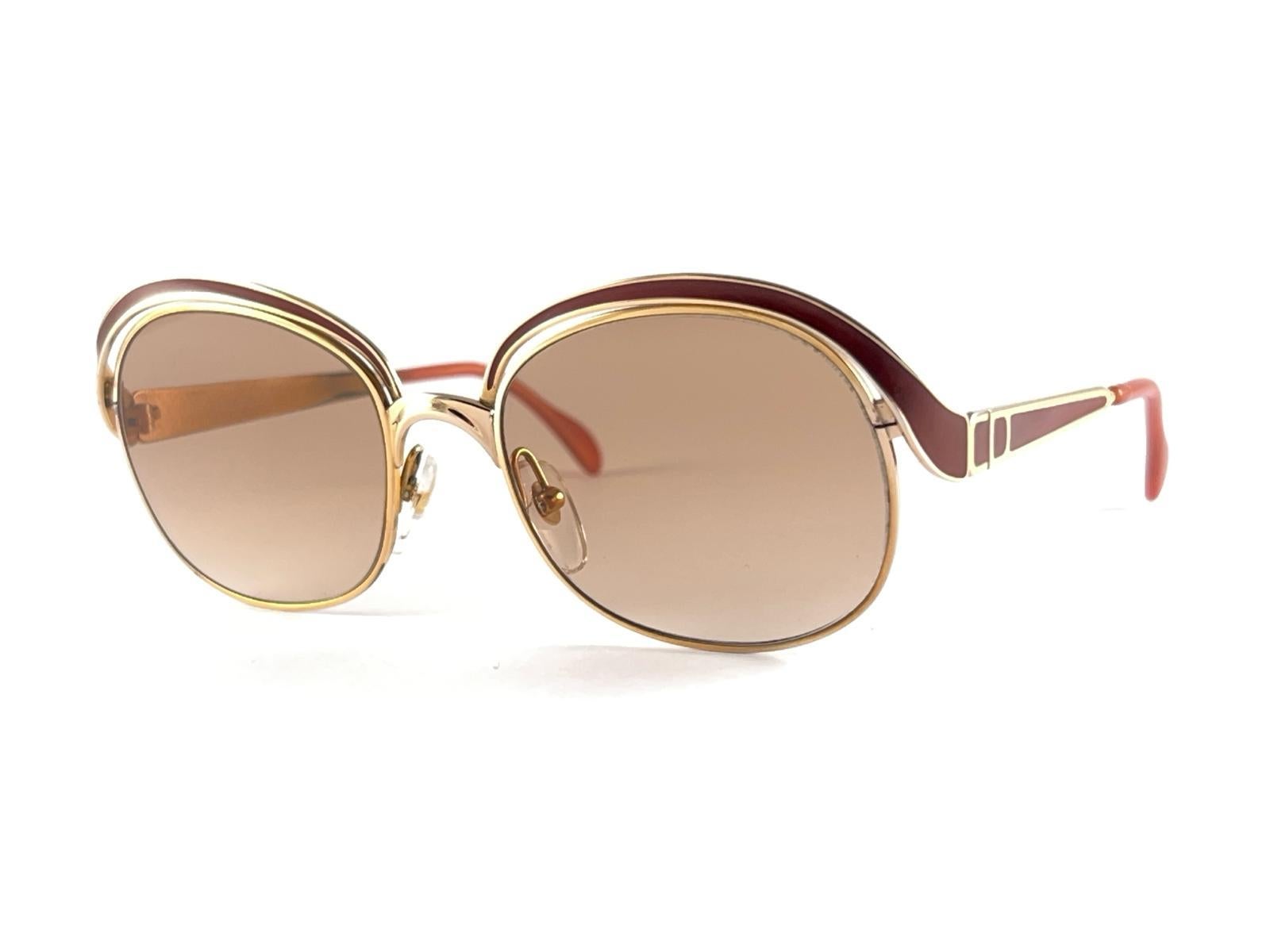 Vintage Christian Dior 2037 43 Gold & Mahogany Sunglasses 1970'S Austria In New Condition For Sale In Baleares, Baleares