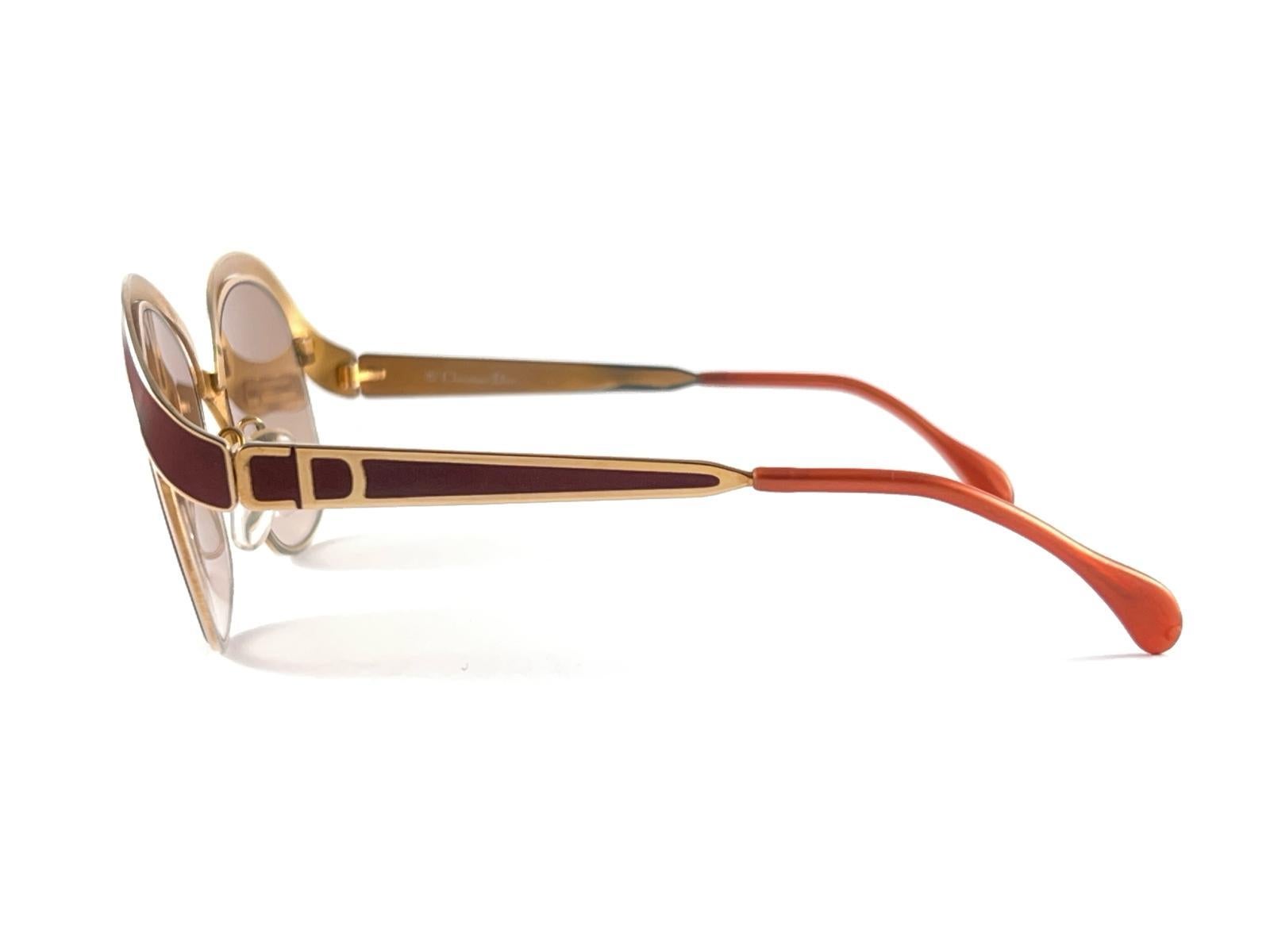 Lunettes de soleil vintage Christian Dior 2037 43 or et acajou 1970's Autriche Pour femmes en vente