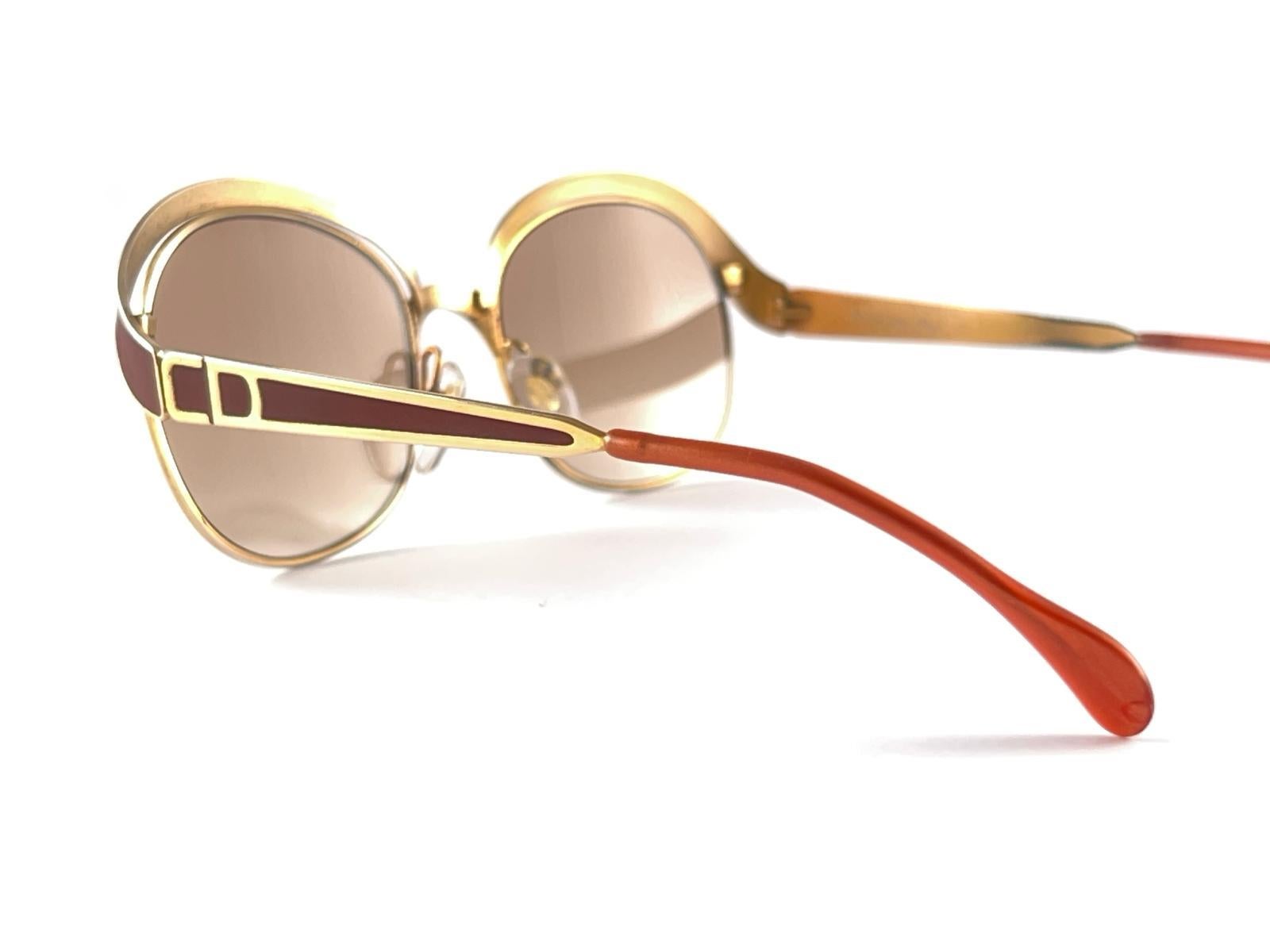 Lunettes de soleil vintage Christian Dior 2037 43 or et acajou 1970's Autriche en vente 3