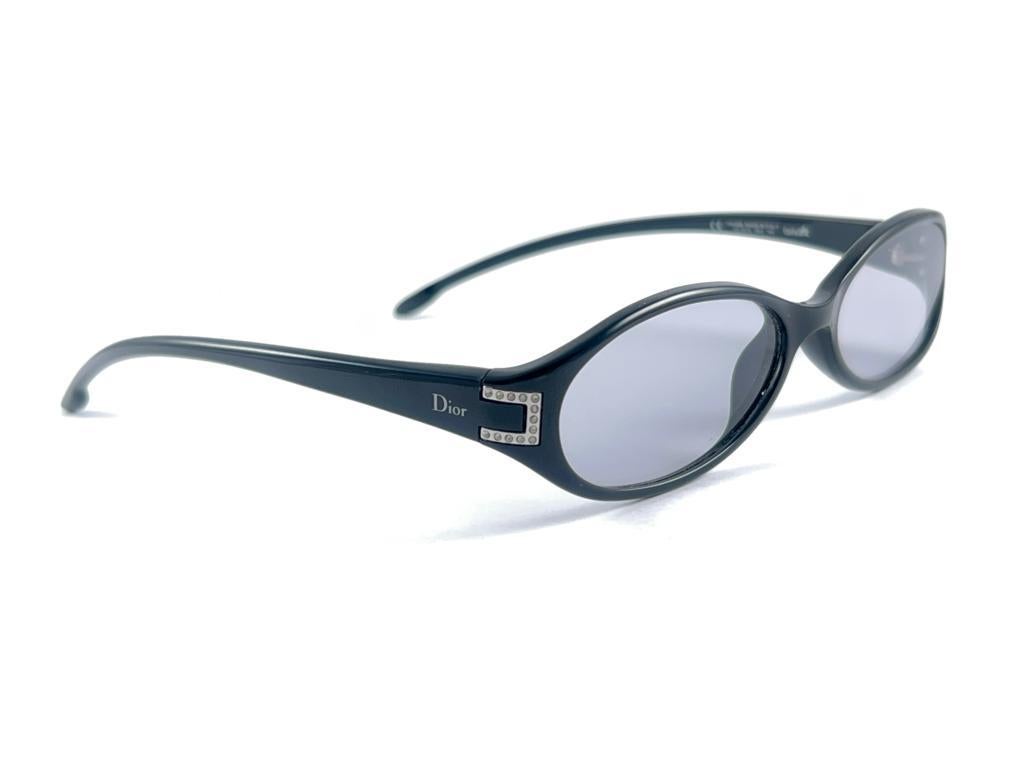 Women's or Men's Vintage Christian Dior 3073 Black Oval Sleek Frame 2000'S Sunglasses Austria Y2K For Sale