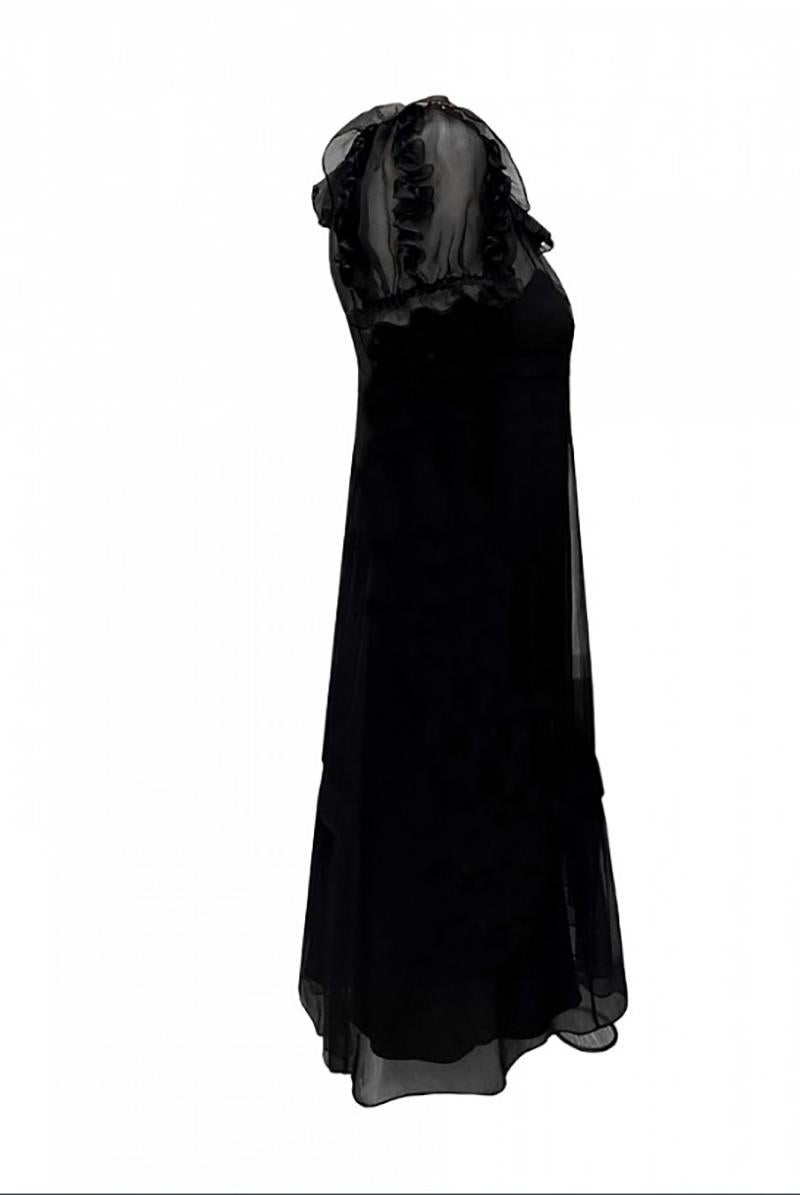 CHRISTIAN DIOR

The Christian Dior short dress consists of: a slip dress and a translucent cape. The dress is made of black silk. Decorated with frills.

France, 2010s

Composition:  Silk

Size S 
Bust: 35.4