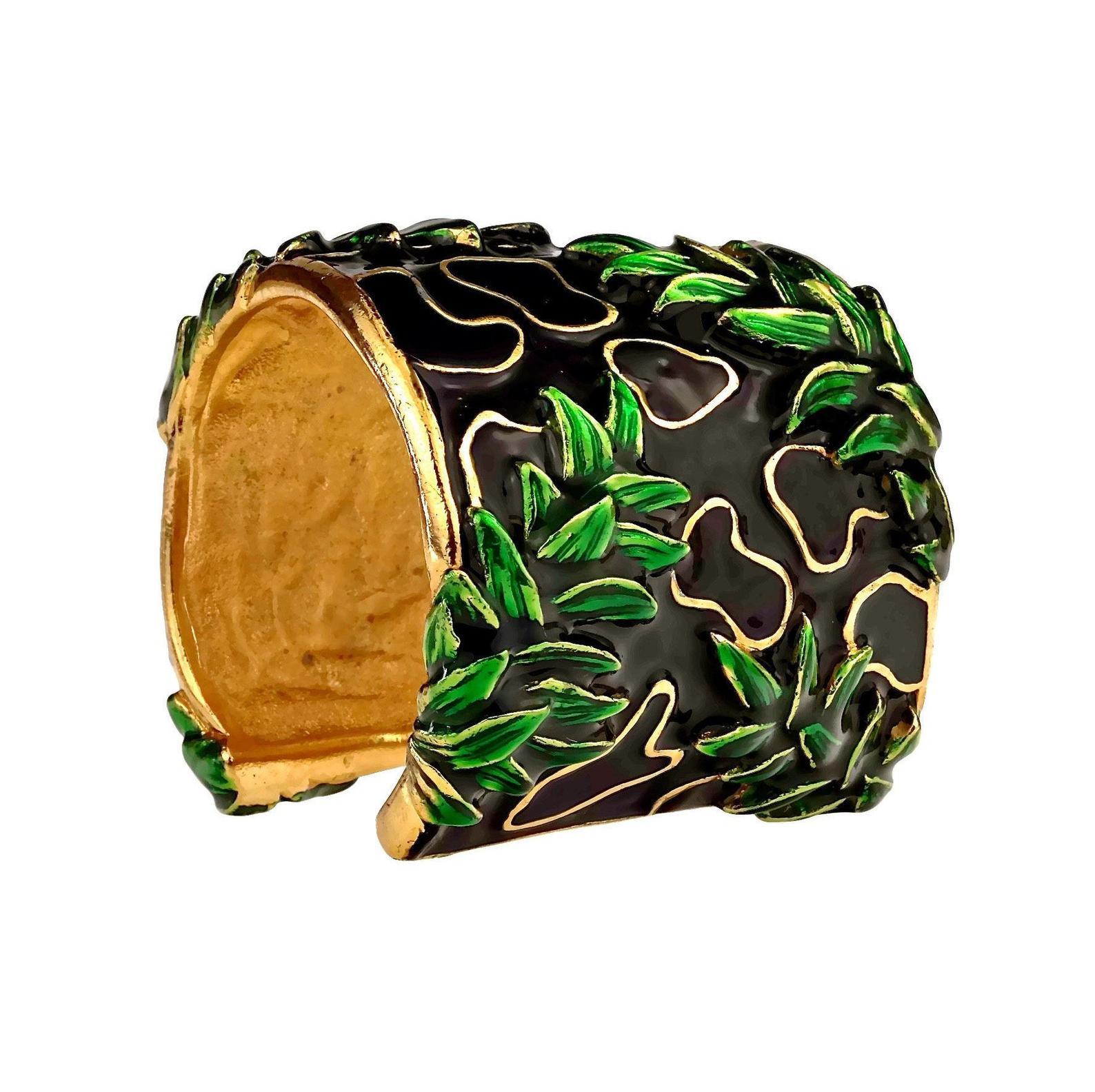 Vintage CHRISTIAN DIOR BOUTIQUE Embossed Leaf Pattern Enamel Cuff Bracelet

Measurements:
Height: 2.55 inches (6.5 cm)
Inner Circumference: 6.81 inches (17.3 cm)

Features:
- 100% Authentic CHRISTIAN DIOR BOUTIQUE.
- Wide cuff in black, green and