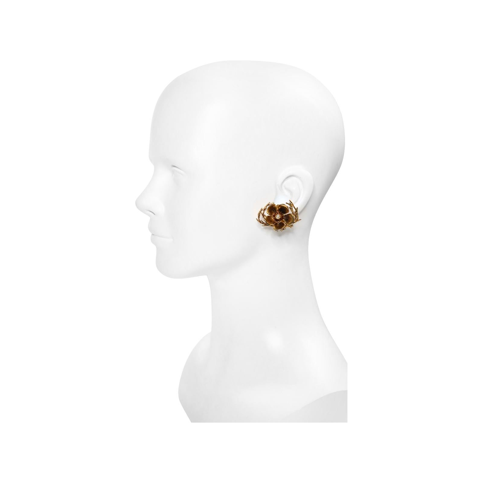 Vintage Christian Dior Boutique Gold Flower with Faux Pearl, circa 1964 For Sale 1