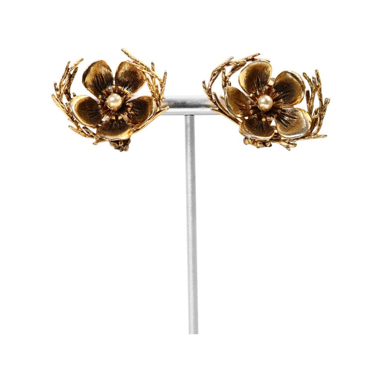 Vintage Christian Dior Boutique Gold Flower with Faux Pearl, circa 1964 For Sale 3