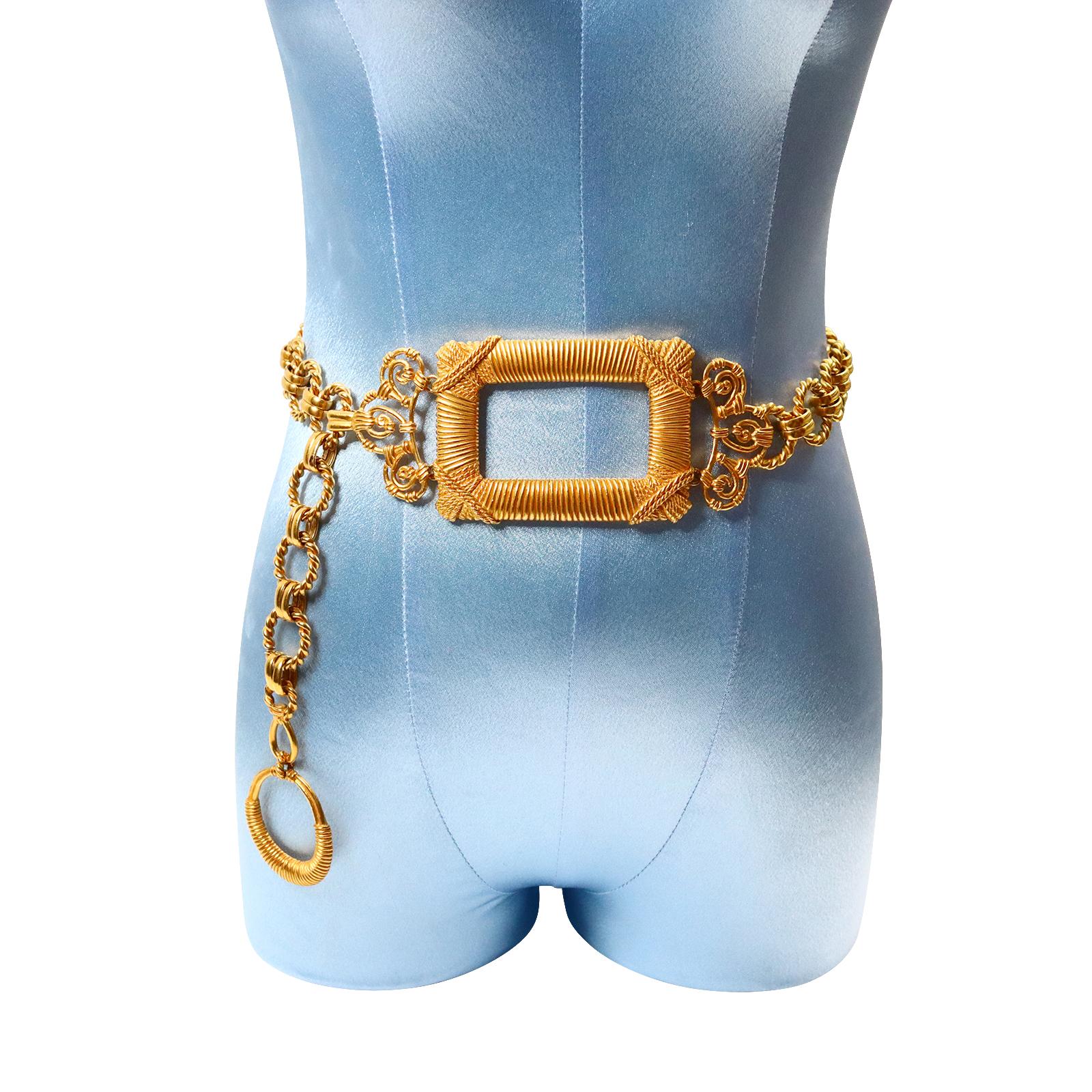 Vintage Christian Dior Link Belt with Square Baroque Buckle In Good Condition For Sale In New York, NY