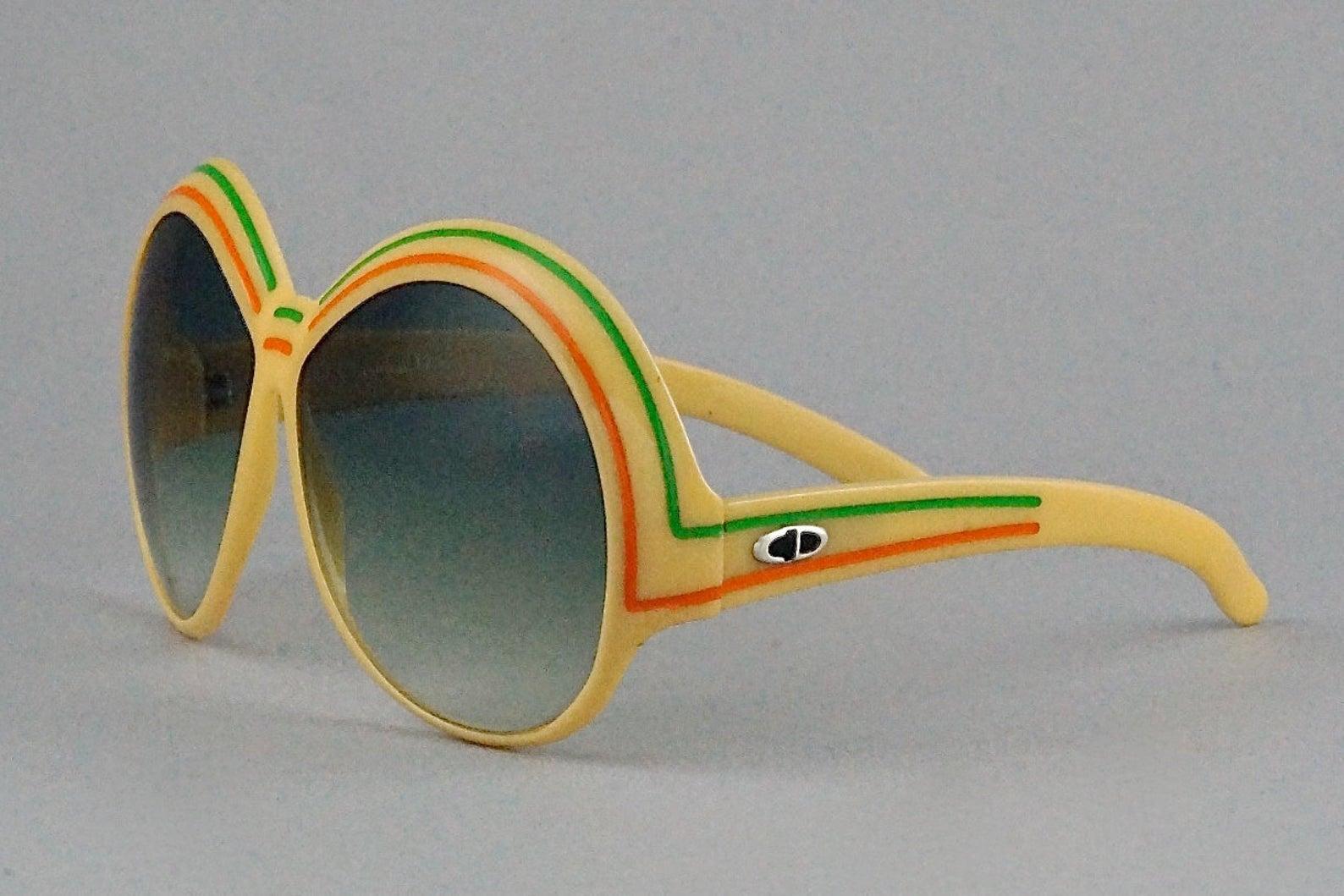bridgeless reading glasses