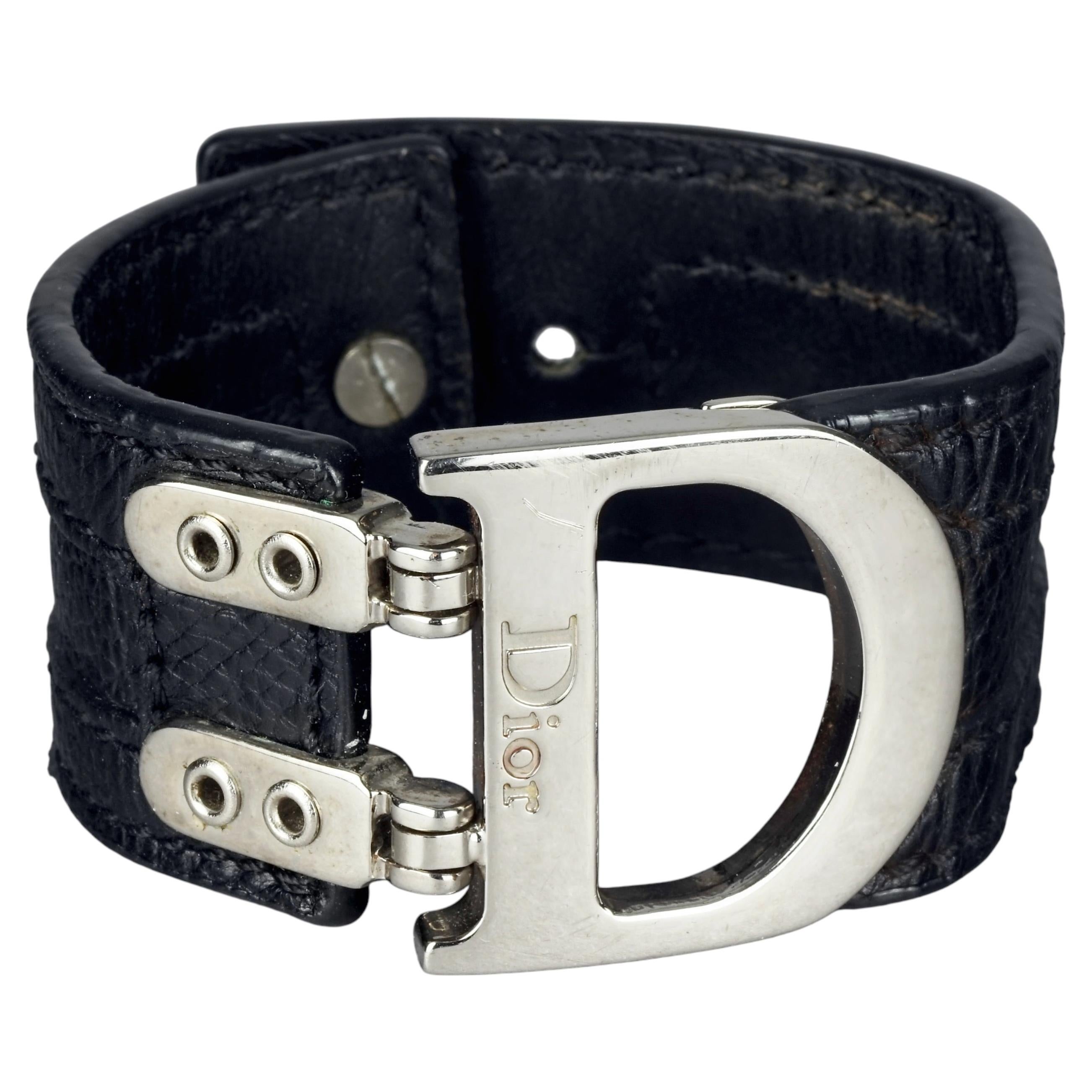 What do cuff bracelets mean?