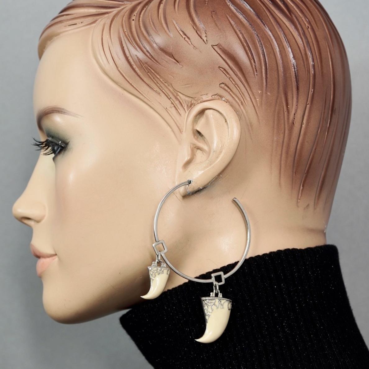 Vintage CHRISTIAN DIOR by John Galliano Beige Claw Charm Hoop Earrings

Measurements:
Height: 3.23 inches (8.2 cm) with claw charm
Diameter: 2.16 inches (5.5 cm)
Weight per Earring: 15 grams

Features:
- 100% Authentic CHRISTIAN DIOR.
- Hoop