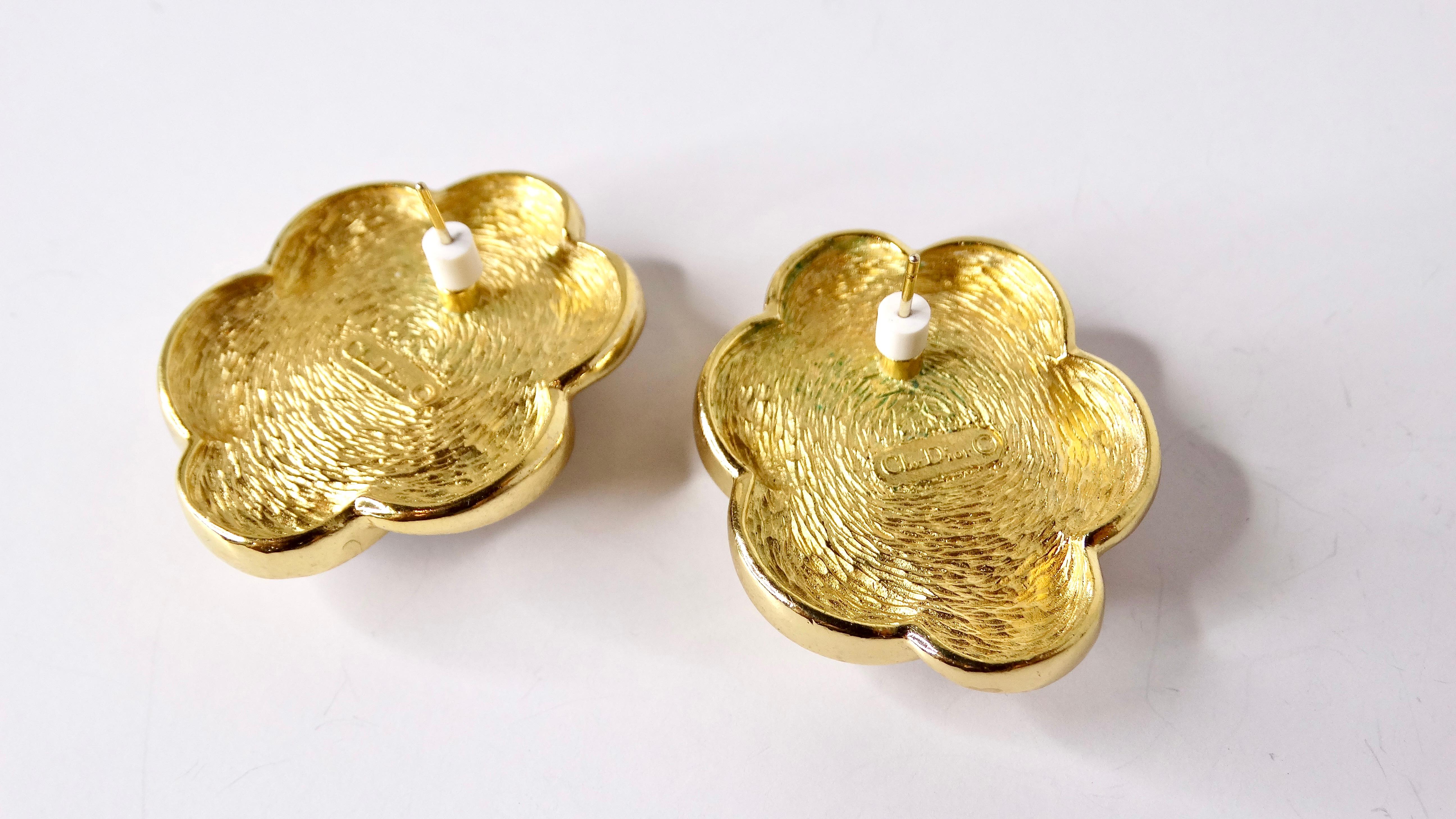 Ohrstecker aus 18 Karat vergoldetem Gold mit Cabochon-Blumenschliff von Christian Dior im Zustand „Gut“ im Angebot in Scottsdale, AZ