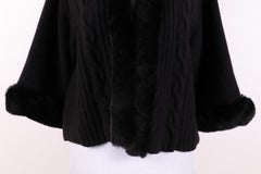 Cape vintage Christian Dior, 2009. Laine, cachemire, fourrure de lapin.