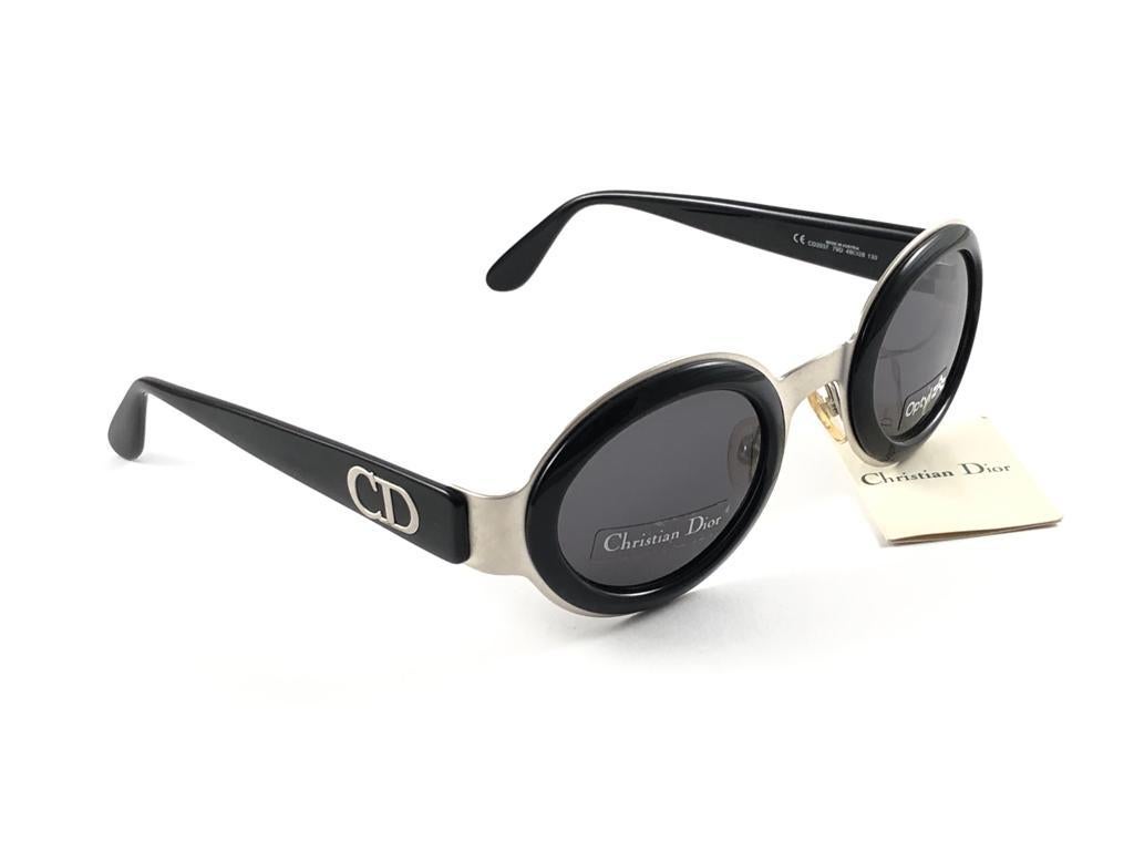 Vintage Christian Dior CD 2037 Silver & Black Sunglasses 1990'S In New Condition For Sale In Baleares, Baleares