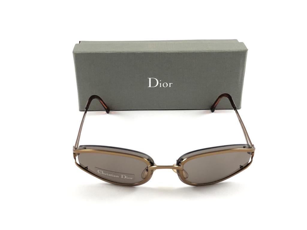 Vintage Christian Dior Sunglasses 1990's metallic copper frame. medium smoke brown lenses.

Made in Austria.
 
This piece show minor sign of wear due to  storage.

FRONT : 13.5 CMS

LENS HEIGHT : 3.8 CMS

LENS WIDTH : 5.8 CMS 