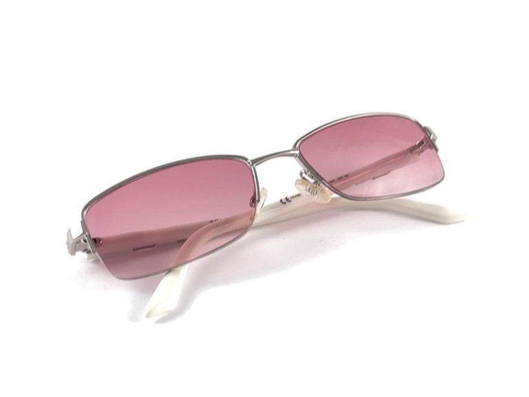 クリスチャンディオール　サングラス　CDSU CHRISTIAN DIOR HOLOGRAPHIC CD Logo Black Pink Sunglasses DM40106U