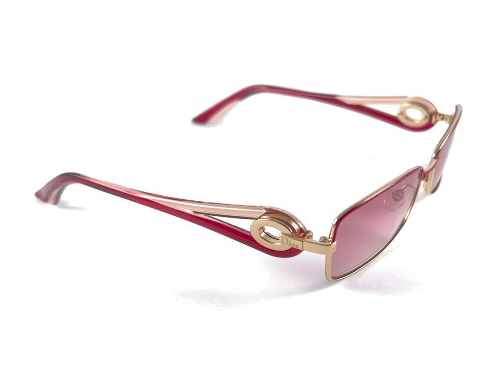 Women's or Men's Vintage Christian Dior CD 3754 Sleek Red & Gold 2000'S Sunglasses Italy Y2K For Sale