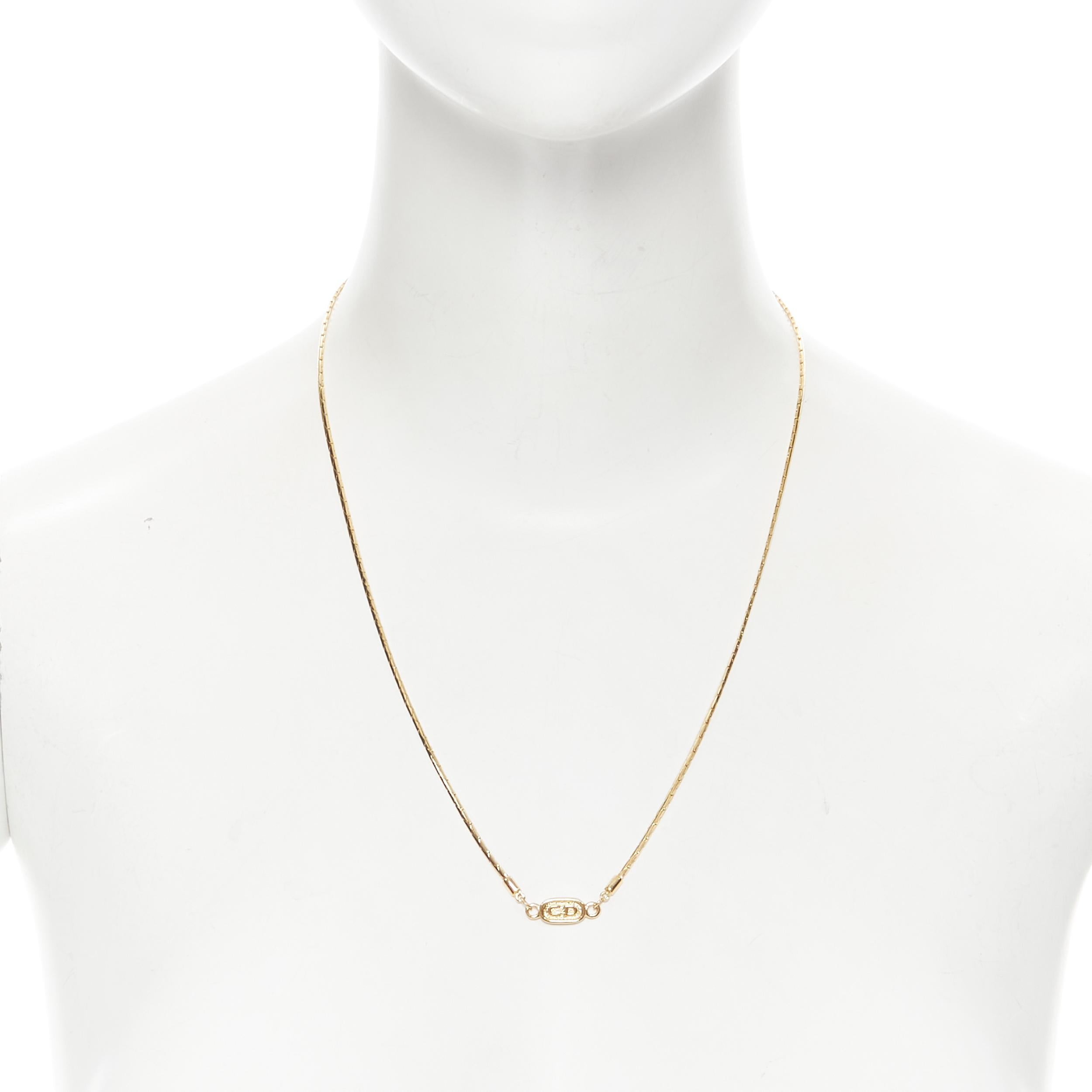 vintage CHRISTIAN DIOR CD logo gold box link choker short necklace 
Reference: TGAS/B00819 
Brand: Christian Dior 
Color: Gold 
Extra Detail: Please note there is no closure on this necklace and it should fit over your skull. If you have a larger