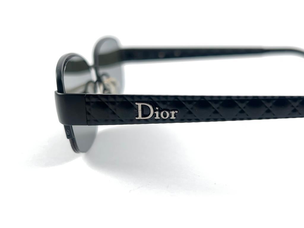 Vintage Christian Dior CD3759 Schlanke Vintage-Sonnenbrille mit halber Rahmen 2000er Jahre Italien Y2K im Angebot 3