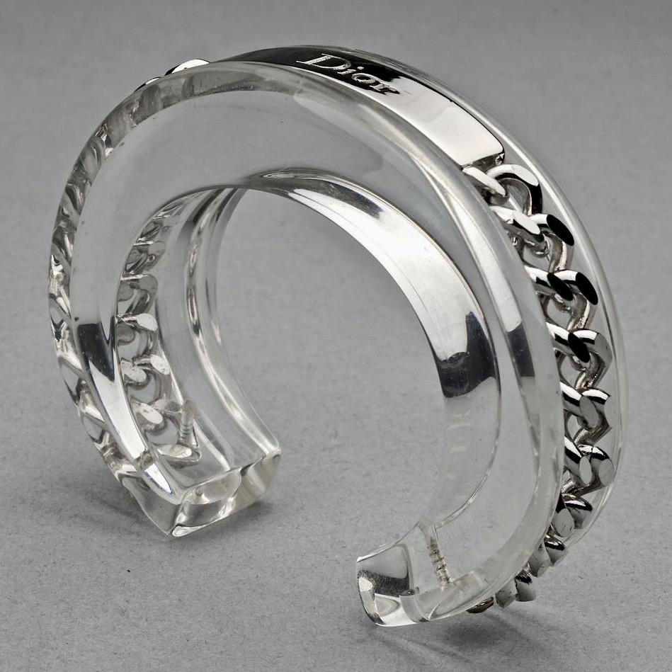 Vintage CHRISTIAN DIOR Chain Lucite Cuff Bracelet In Good Condition For Sale In Kingersheim, Alsace