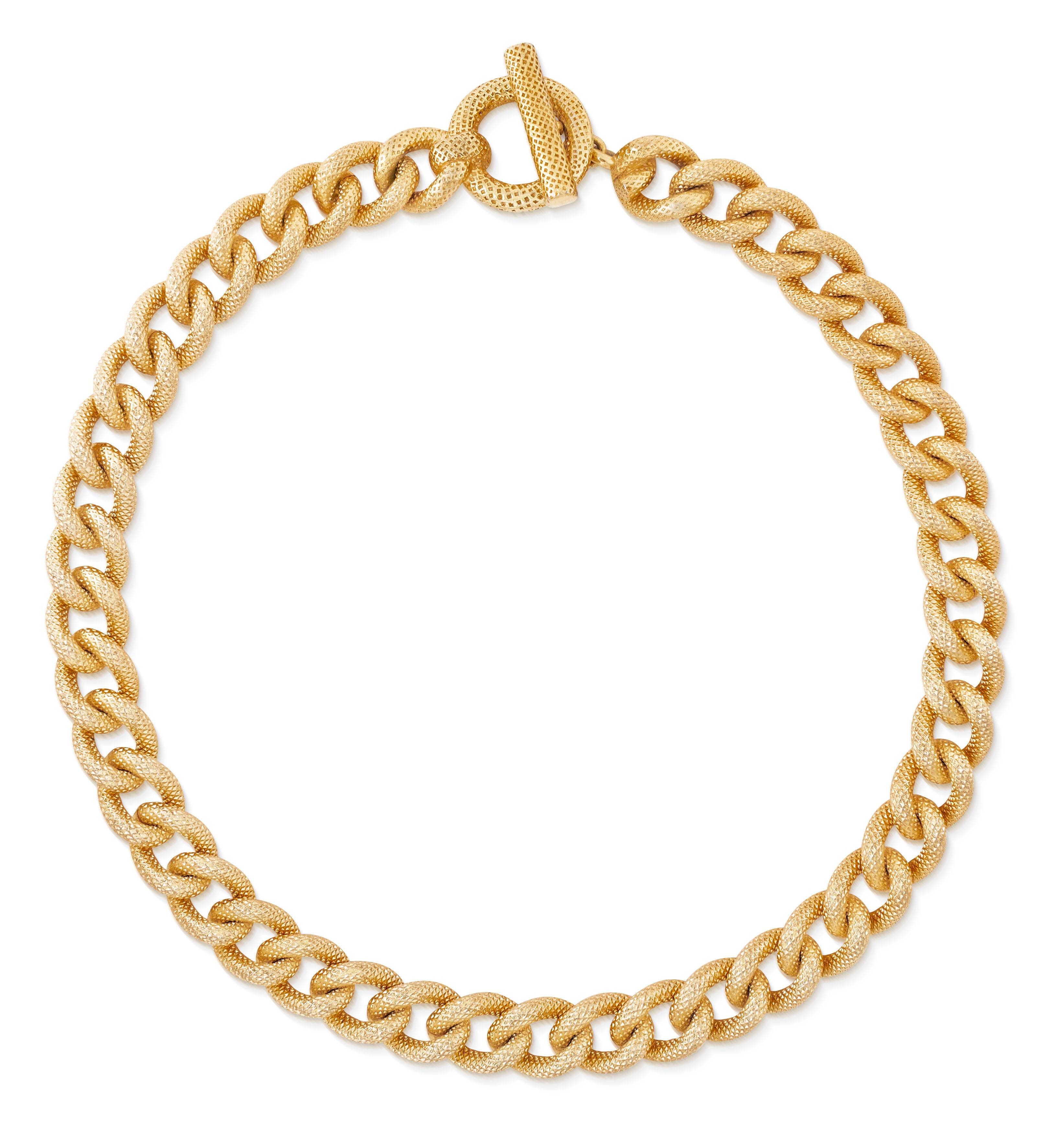 Vintage 1980s Christian Dior textured curb chain necklace in gold plate.  This necklace features chunky links with a unique diamond-patterned texture which gives it a lustrous semi-matte finish.  Ring and toggle closure.

Length approximately 16