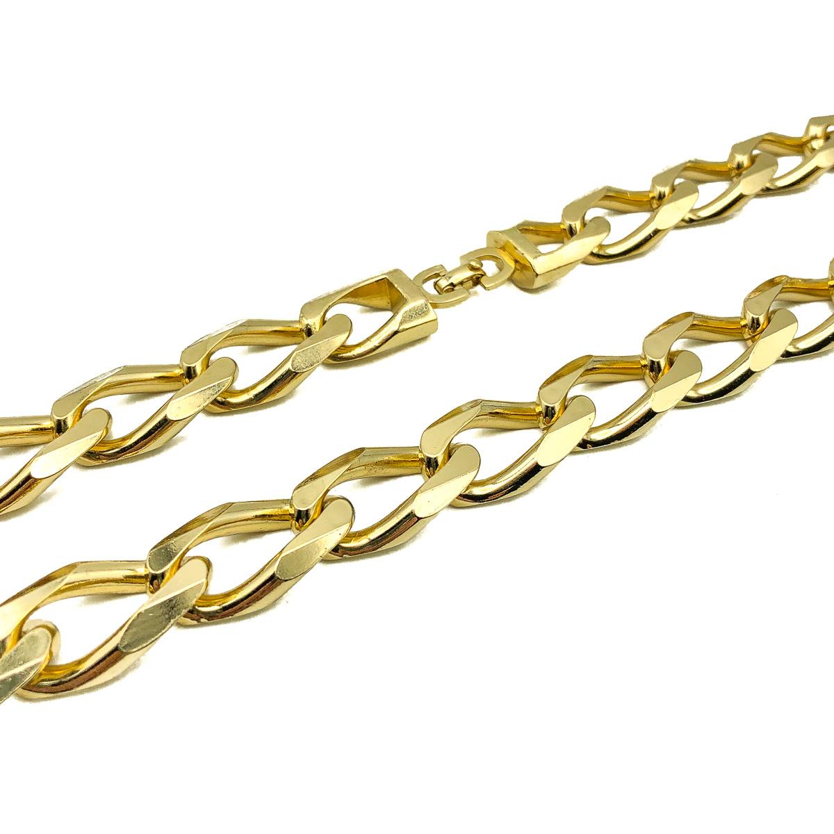 A show stopping Vintage Dior Chunky Link Chain. Weighty, large links crafted in gold plated metal. Very good vintage condition, 43.5cms. A brilliantly stylish necklace from the Dior archive which will be forever in style and achingly en trend right
