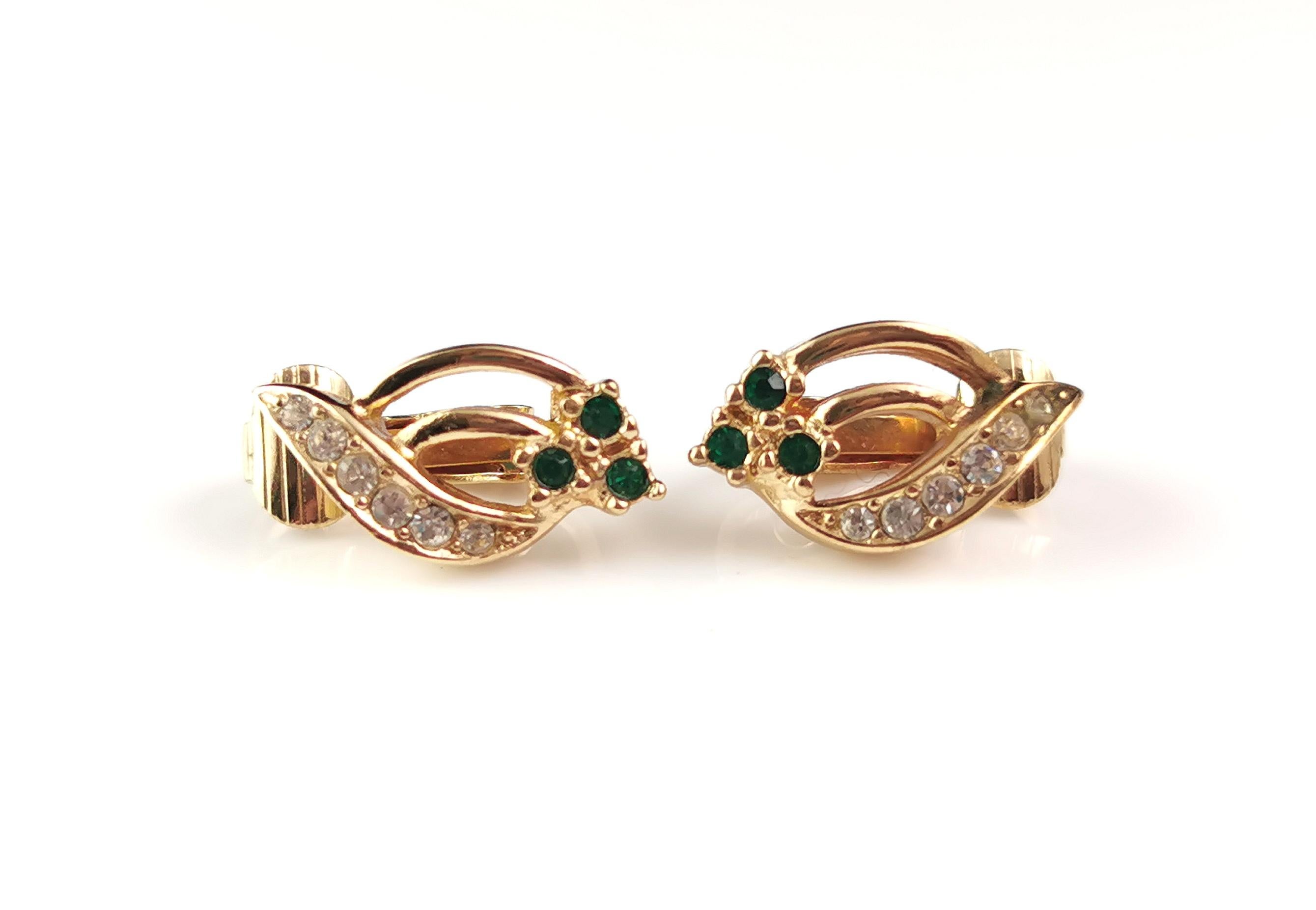 A fantastic pair of vintage Christian Dior clip on earrings.

A smaller pair of clip on earrings these are lighter weight so easy to wear for longer periods.

Designed as a small floral shamrock spray they are crafted in a gold tone metal with green