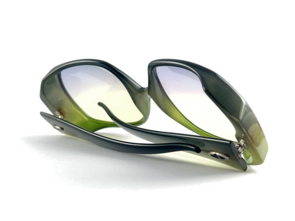 Christian Dior - Lunettes de soleil autrichiennes surdimensionnées D04 Mask, deux tons verts, années 70 en vente 8