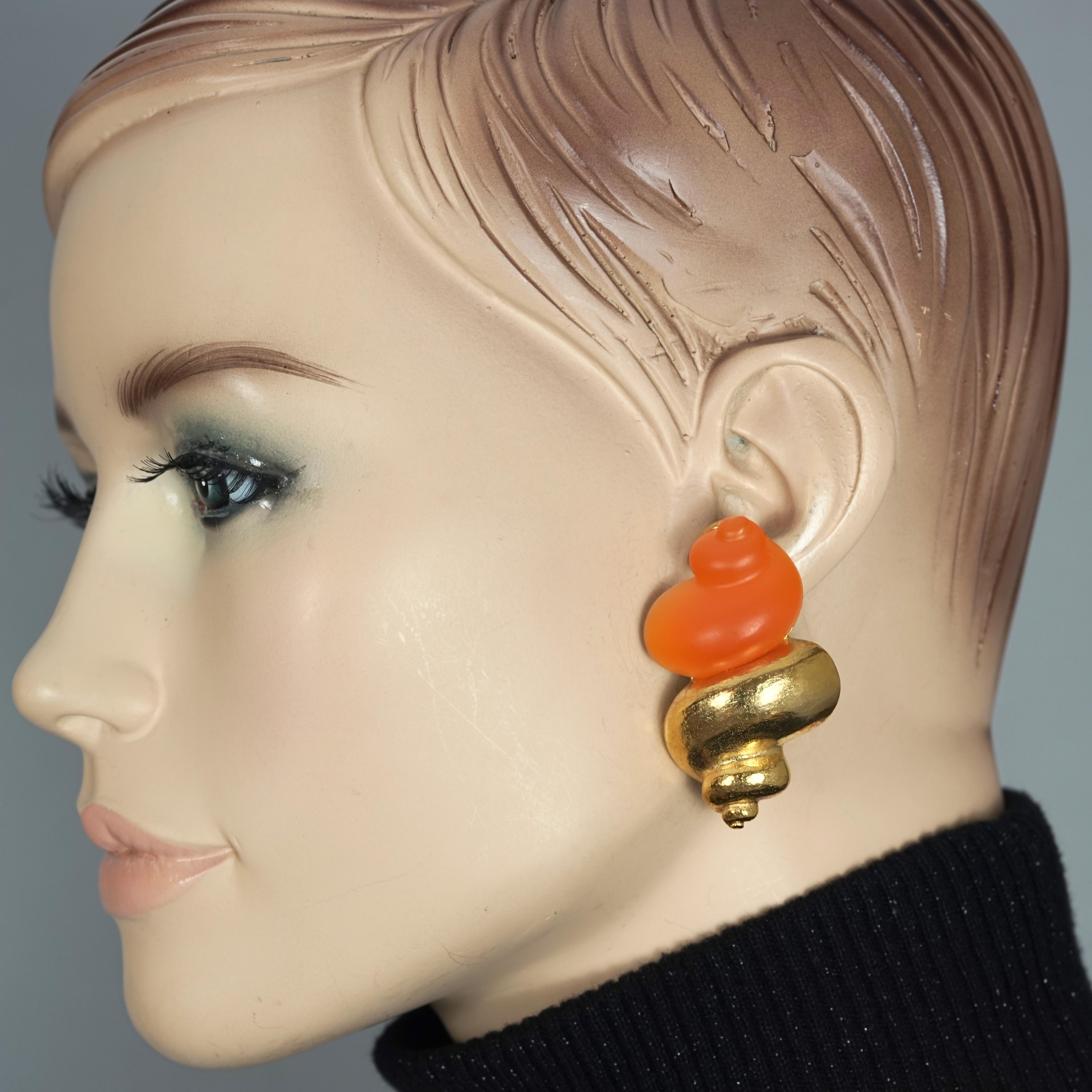 Vintage CHRISTIAN DIOR DUNE by Robert Goossens Shell Earrings
Limited edition Christian Dior earrings designed by Robert Goossens for the perfume DUNE in 1987. 

Measurements:
Height: 2.04 inches (5.2 cm)
Width: 1.25 inches (3.2 cm)
Weight per