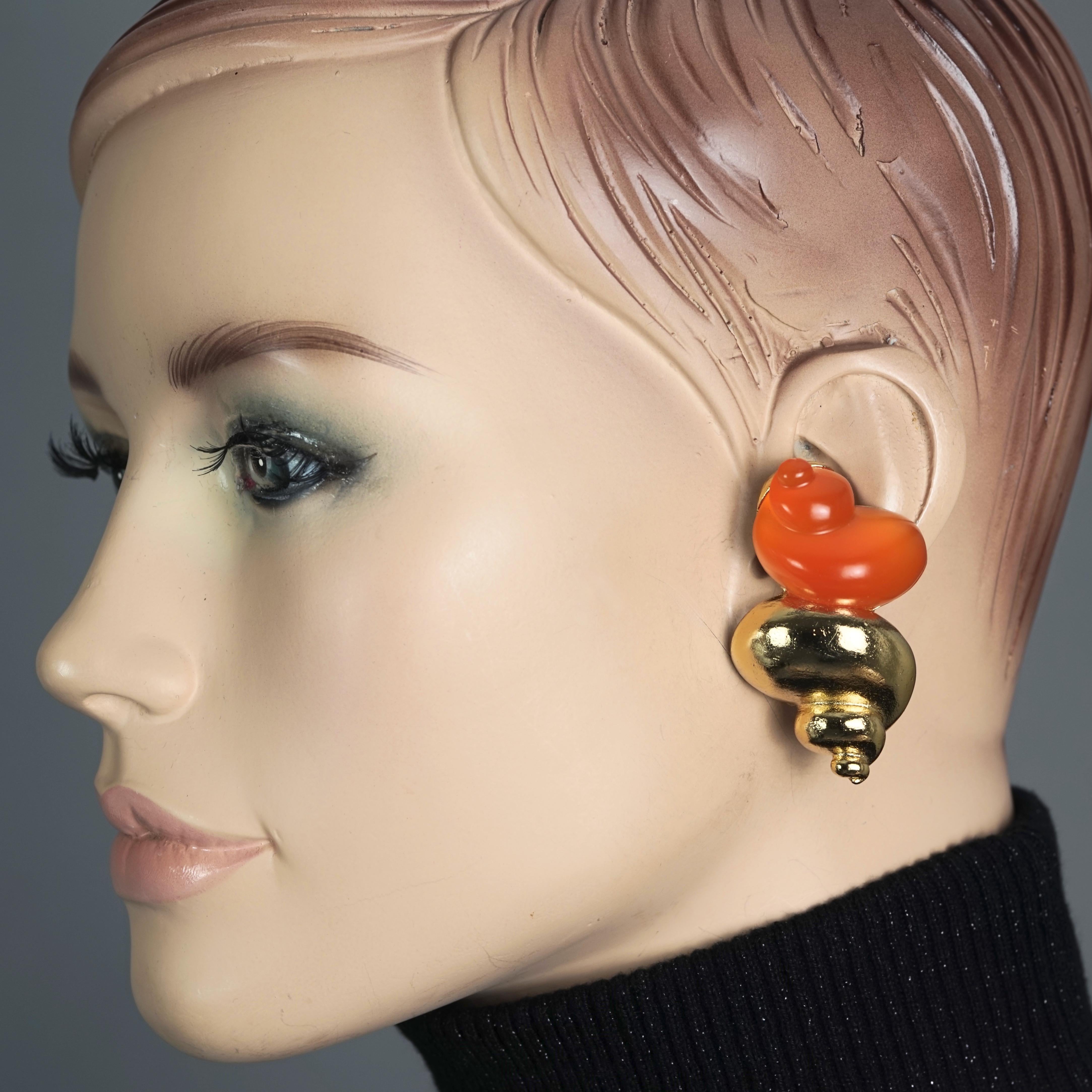 Vintage CHRISTIAN DIOR DUNE by Robert Goossens Shell Earrings
Limited edition Christian Dior earrings designed by Robert Goossens for the perfume DUNE in 1987. 

Measurements:
Height: 2.12 inches (5.4 cm)
Width: 1.25 inches (3.2 cm)
Weight per