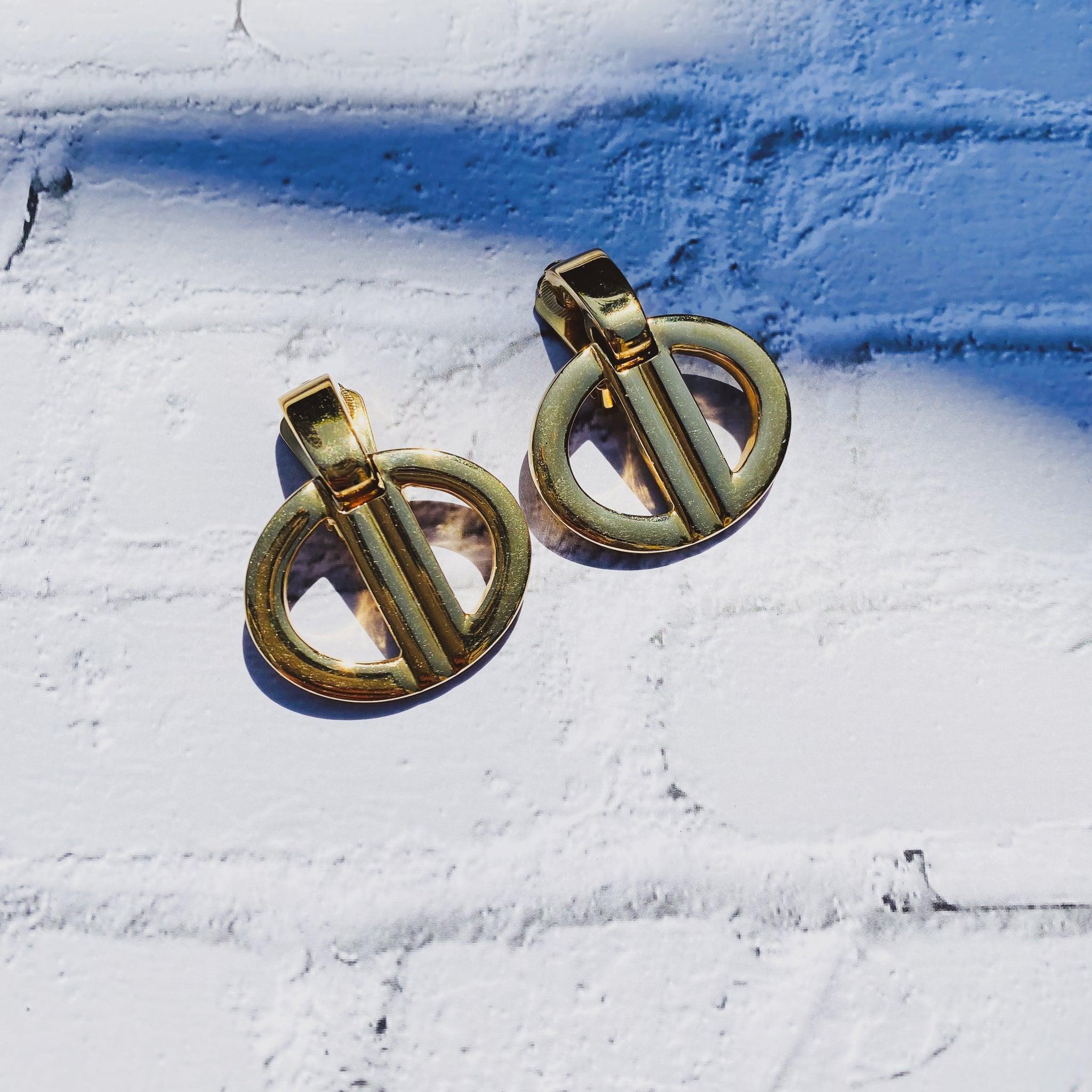 Get ready to fall in love with these divine Christian Dior clip-on earrings from the glorious 1980s. Step  back into a time when bold jewellery was the ultimate symbol of sophistication.

These earrings aren't just accessories; they're little pieces