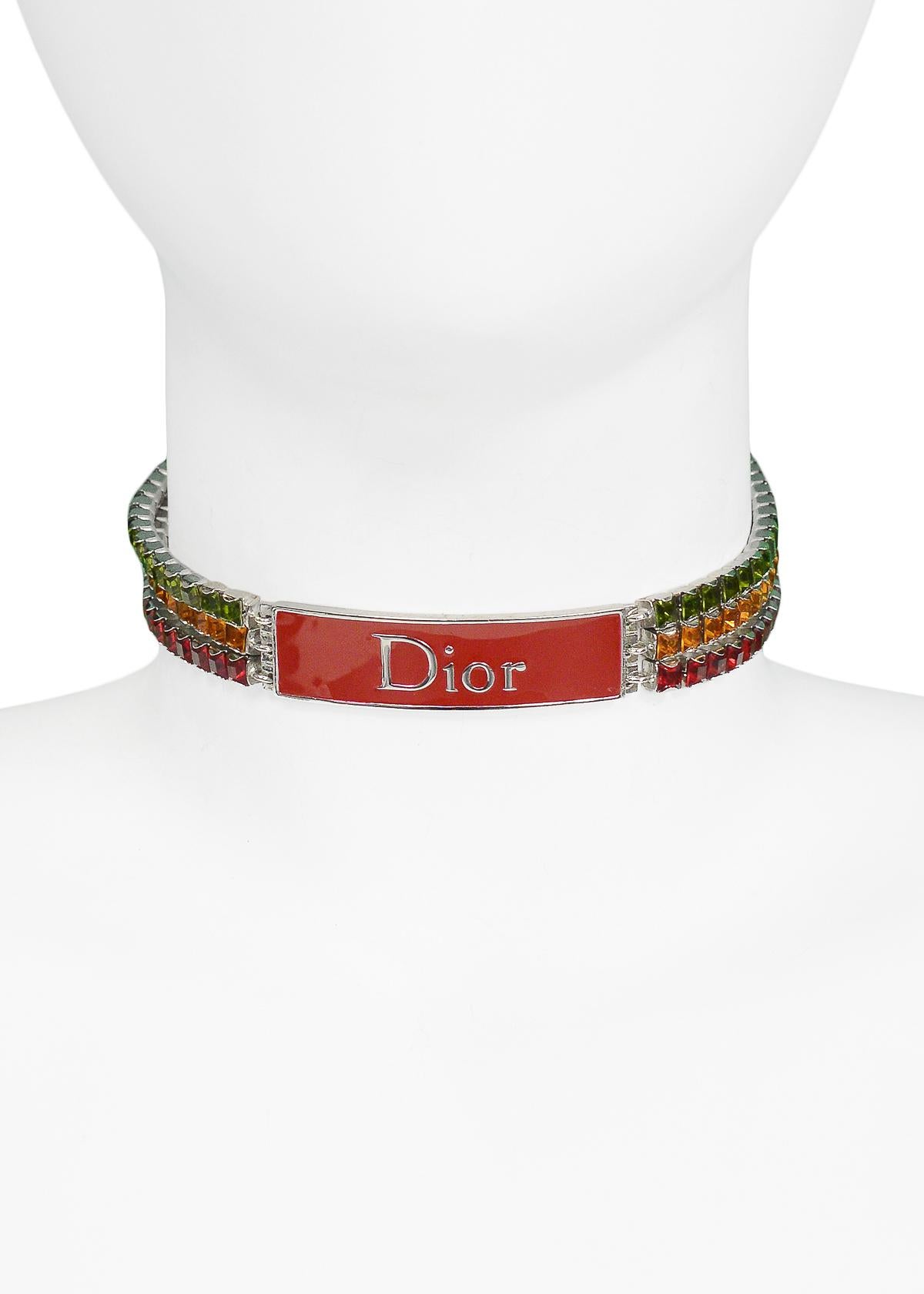 Tour de cou vintage Christian Dior en strass rouge, orange et vert de style Rasta avec plaque de logo Dior en émail rouge et fermeture à crochet.

Excellent Vintage Condition.