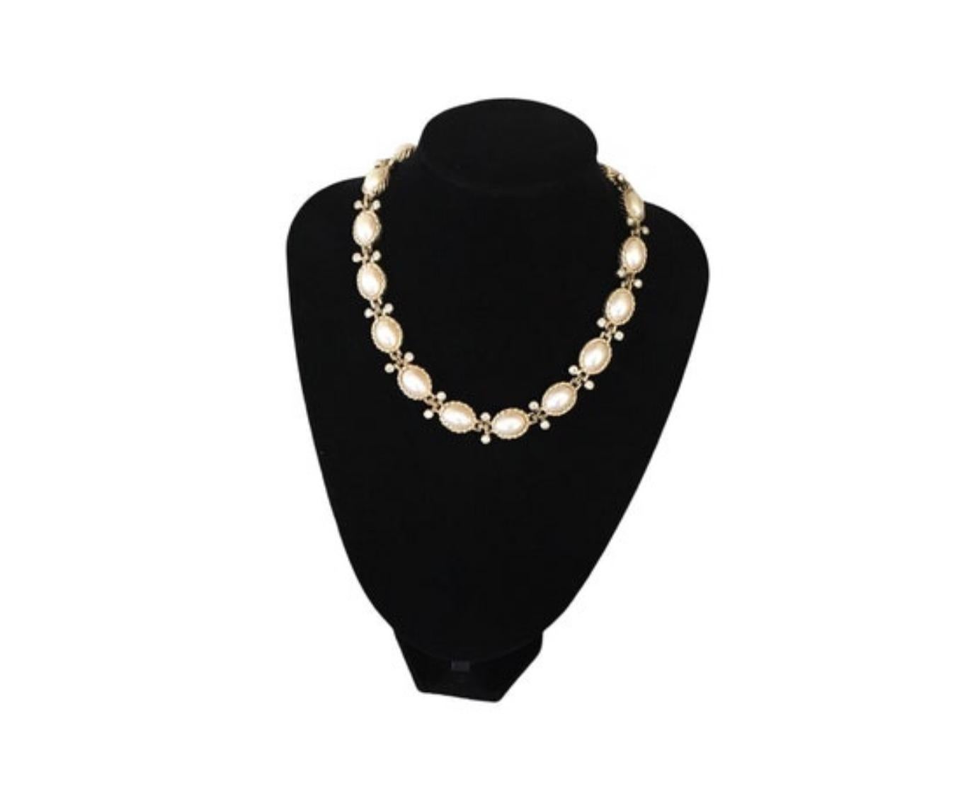 Vintage Christian Dior Faux Pearl Chunky Statement Necklace In Excellent Condition For Sale In Dordogne, FR
