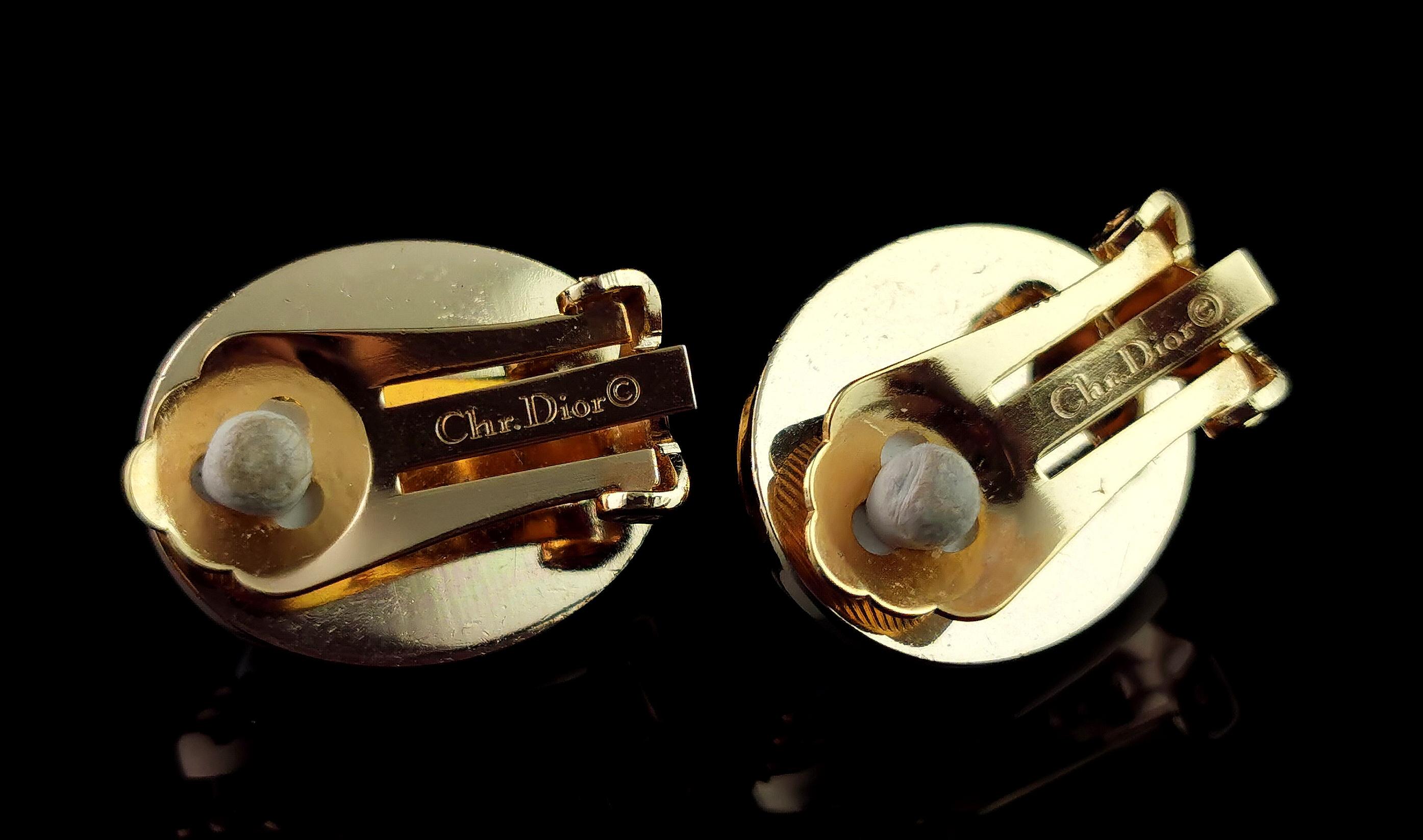 Vintage Christian Dior faux Perle Clip auf Ohrringe, Gold-Ton im Angebot 8