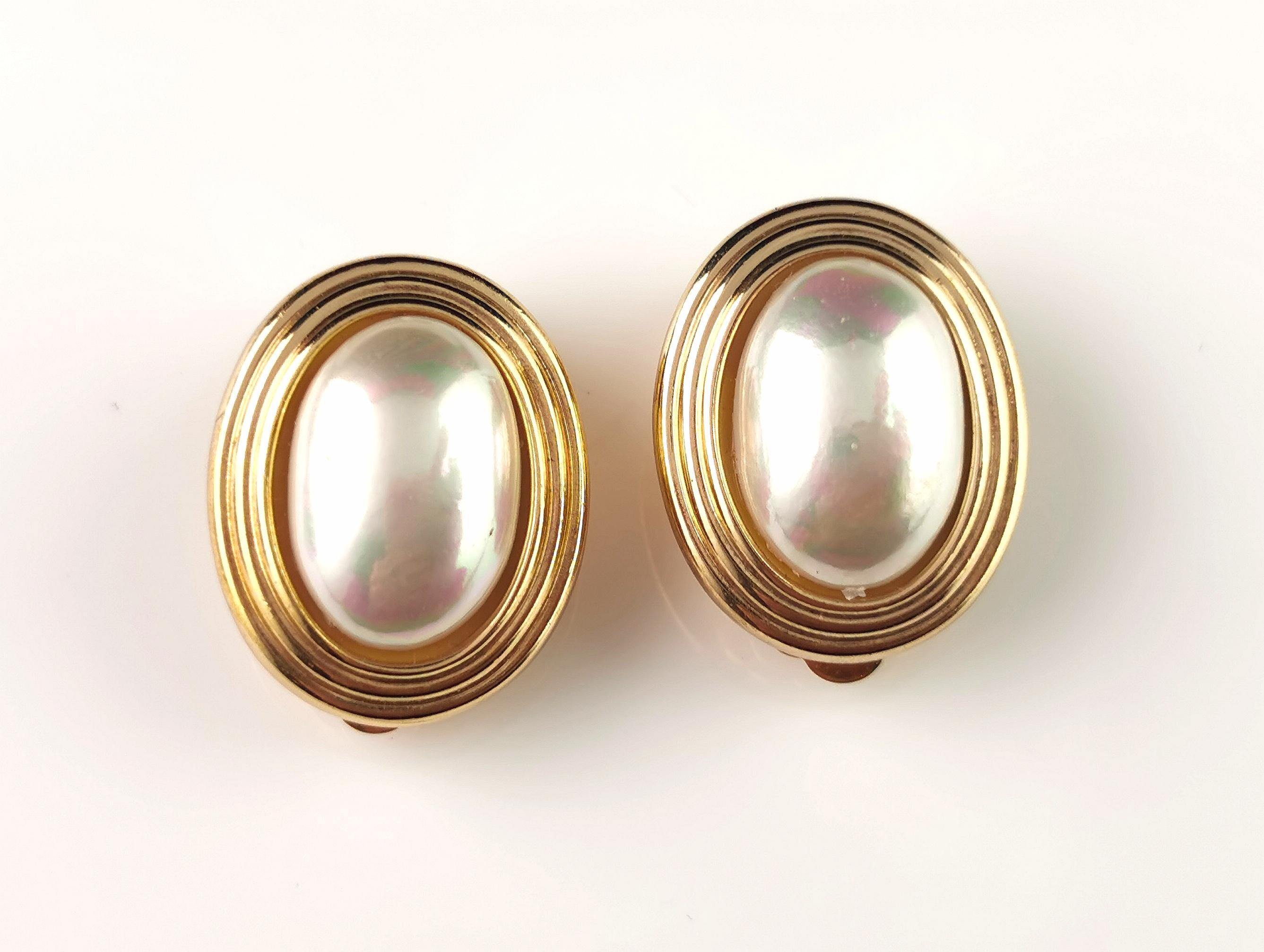 Vintage Christian Dior faux Perle Clip auf Ohrringe, Gold-Ton (Retro) im Angebot