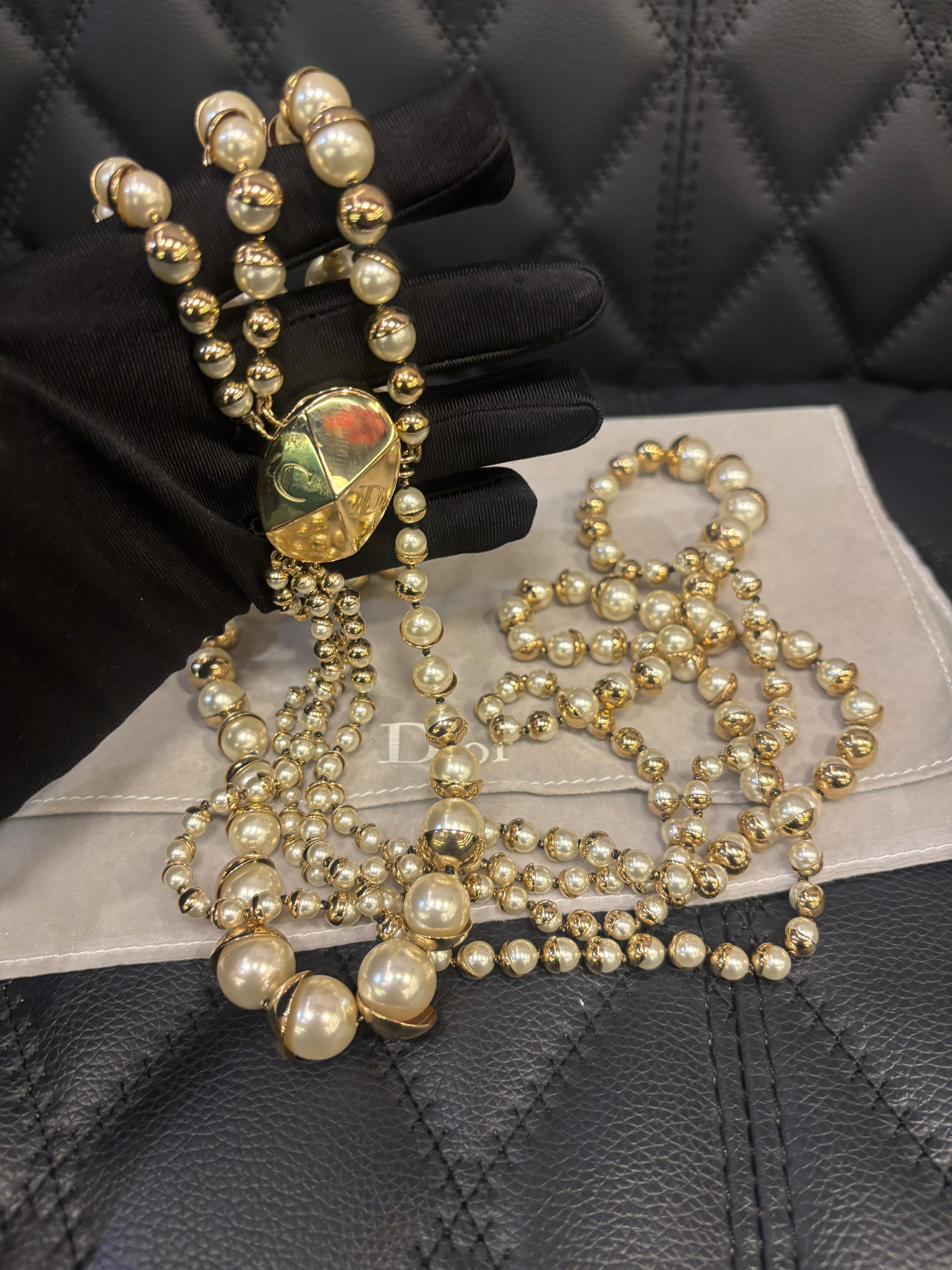 Vintage Christian Dior Faux Pearl Layered Necklace In Good Condition For Sale In Jakarta, Daerah Khusus Ibukota Jakarta