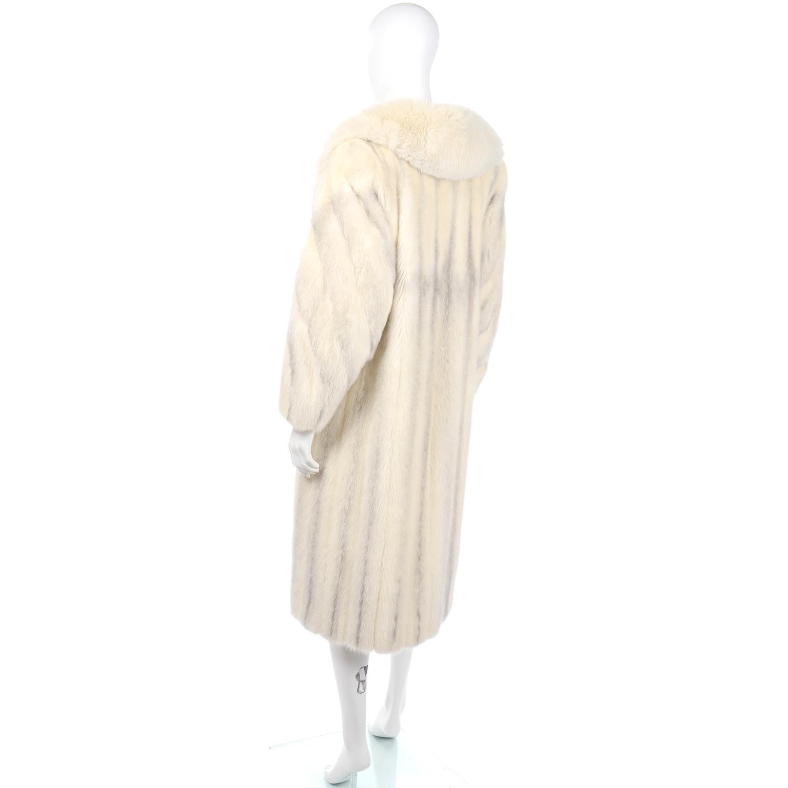 Vintage Christian Dior Fourrure White Mink Fur Coat w Fox Fur Collar In Excellent Condition In Portland, OR