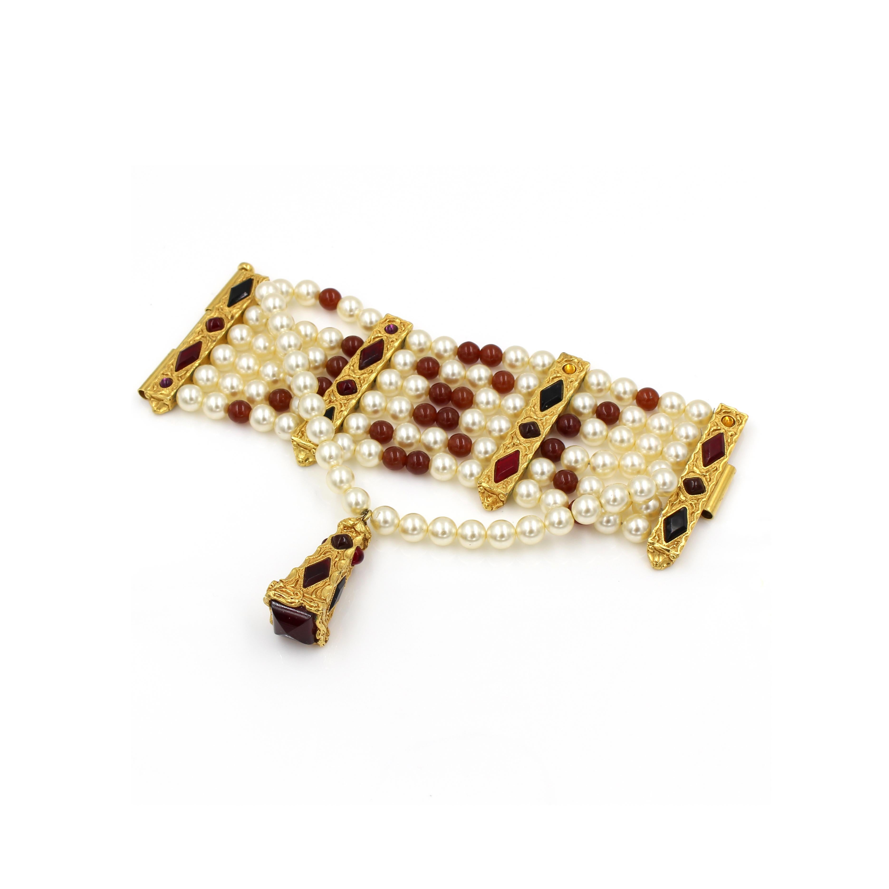 Bracelet vintage Christian Dior en or et fausses perles Circa 1980 Pour femmes en vente