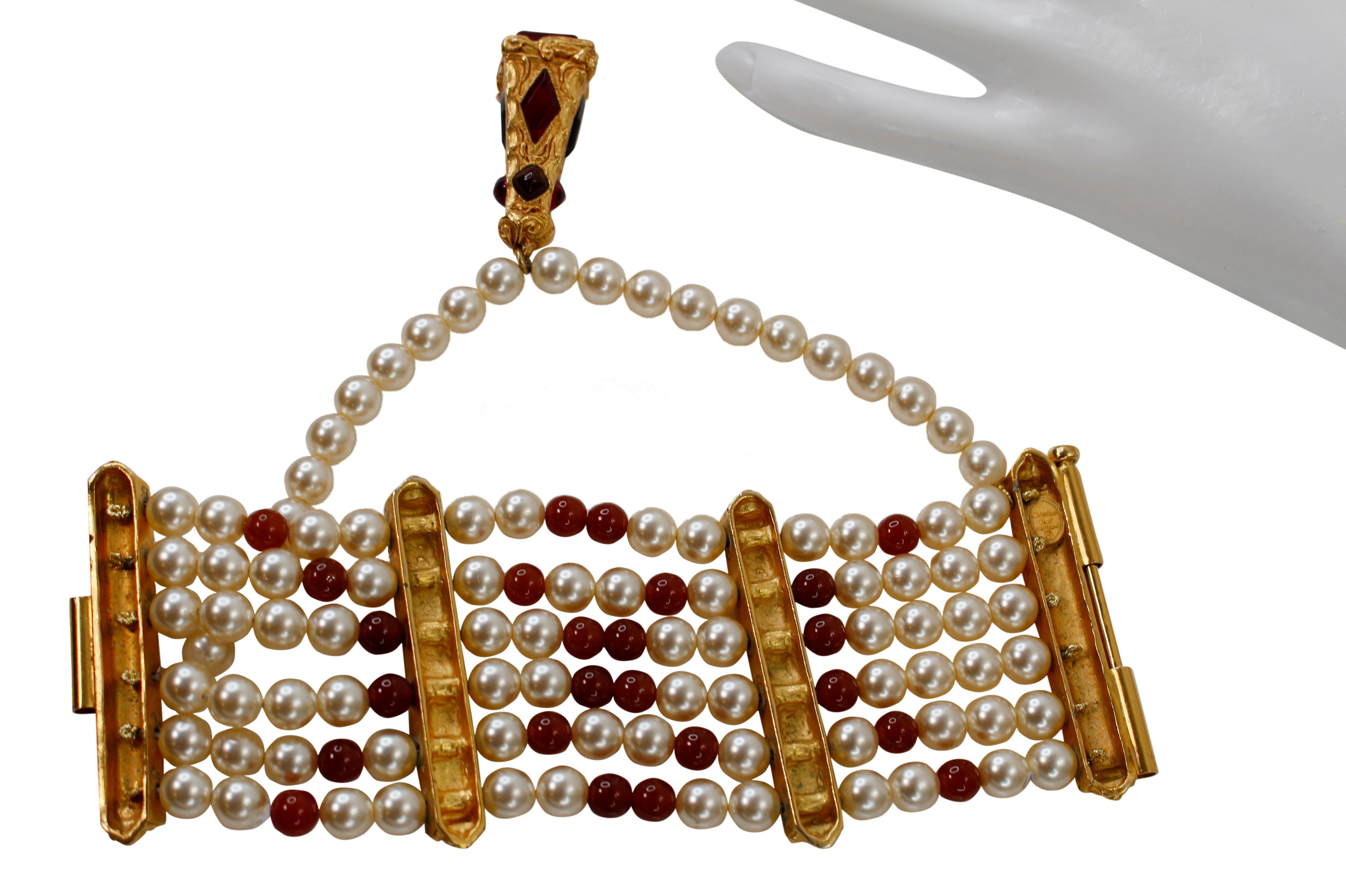 Bracelet vintage Christian Dior en or et fausses perles Circa 1980 en vente 1