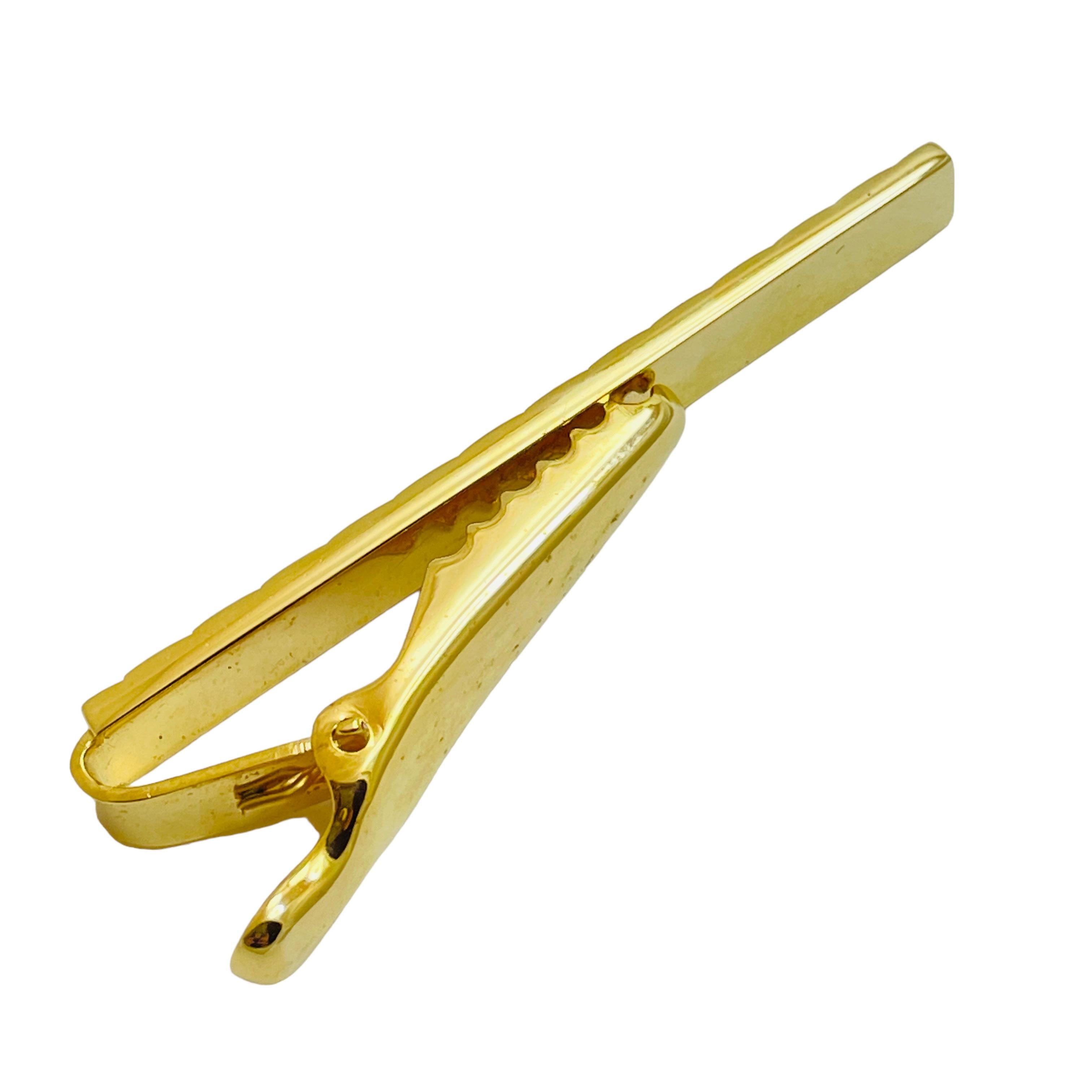 Vintage CHRISTIAN DIOR gold emerald green crystals designer tie clip w box In Good Condition In Palos Hills, IL