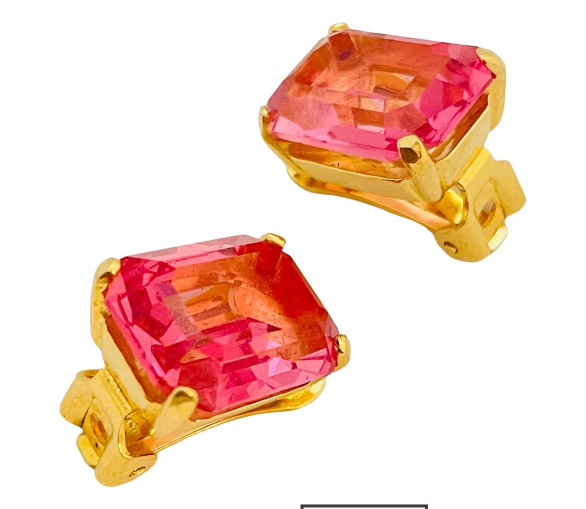 DETAILS

• Signed CHRISTIAN DIOR

• gold tone

• hot pink crystal 

• vintage runway couture clip on earrings 

MEASUREMENTS  

• 3/4” long by 1/2” wide

CONDITION

• excellent vintage condition with minimal signs of wear 


❤️❤️   VINTAGE DESIGNER
