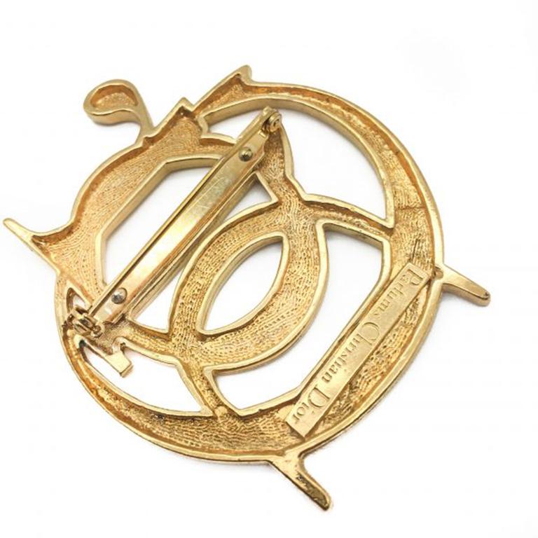 A fabulous and strikingly iconic vintage Christian Dior Logo brooch. Designed with script style writing, the C D I O R lettering interlocks beautifully to create this timeless symbol of couture. Made in high quality gold plated metal this vintage