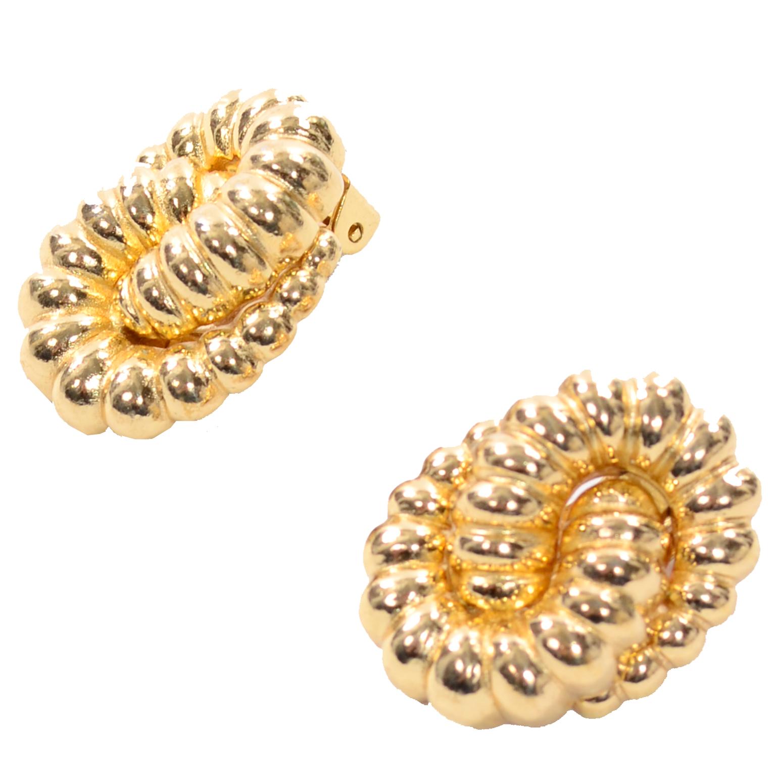 These Christian Dior gold tone earrings are really lovely! We love the knotted textured loops in a classic clip on style. The earrings are signed and are a nice medium, comfortable weight.
MEASUREMENTS:
LENGTH: 1 1/4