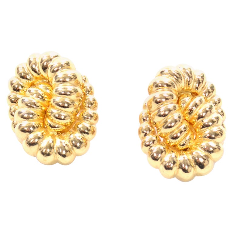 Vintage Christian Dior Gold Knot Clip Earrings at 1stDibs