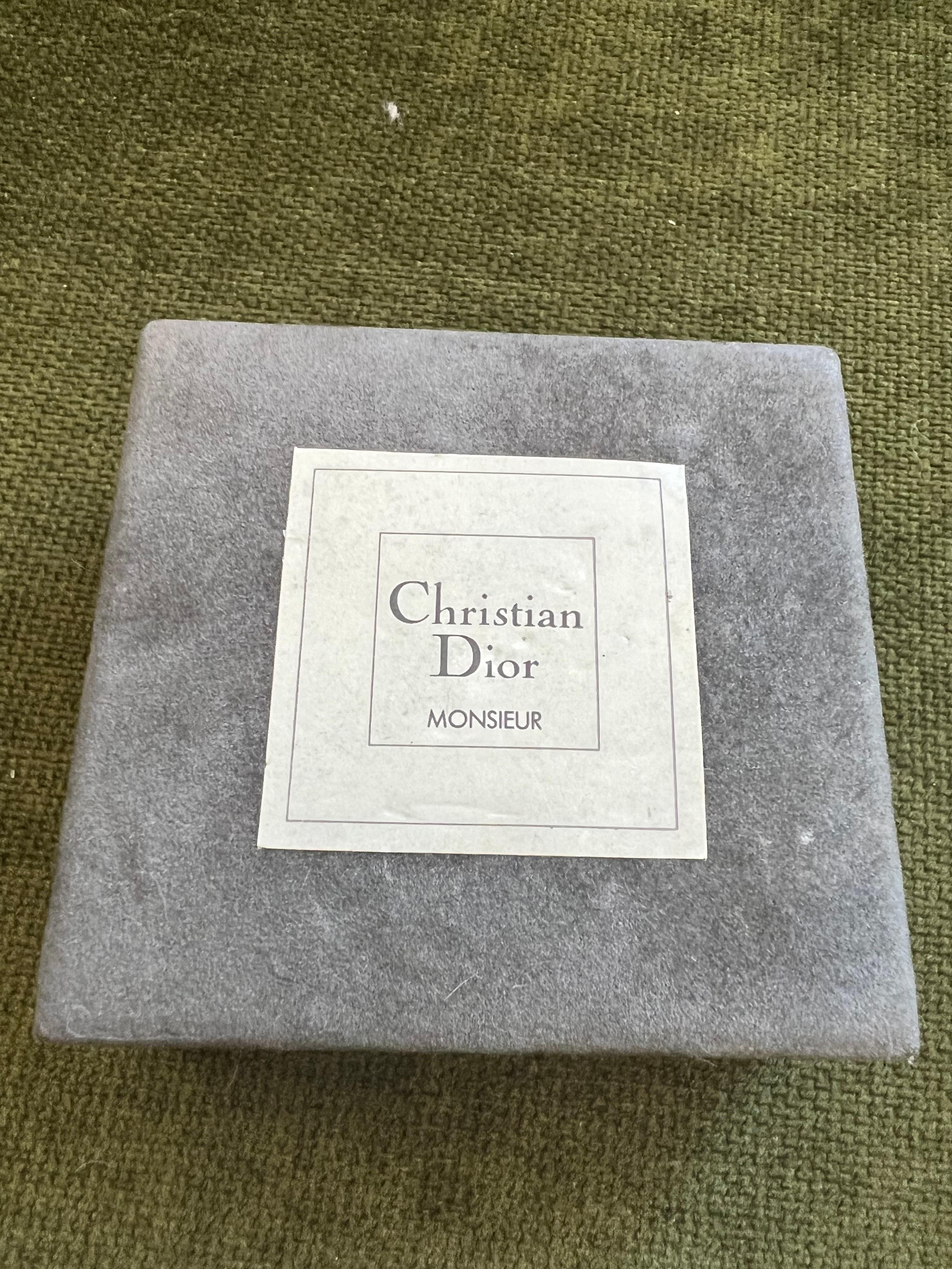 Femenino o masculino Gemelos vintage Christian Dior de chapa de oro y ónice Circa 1980 En estuche original en venta