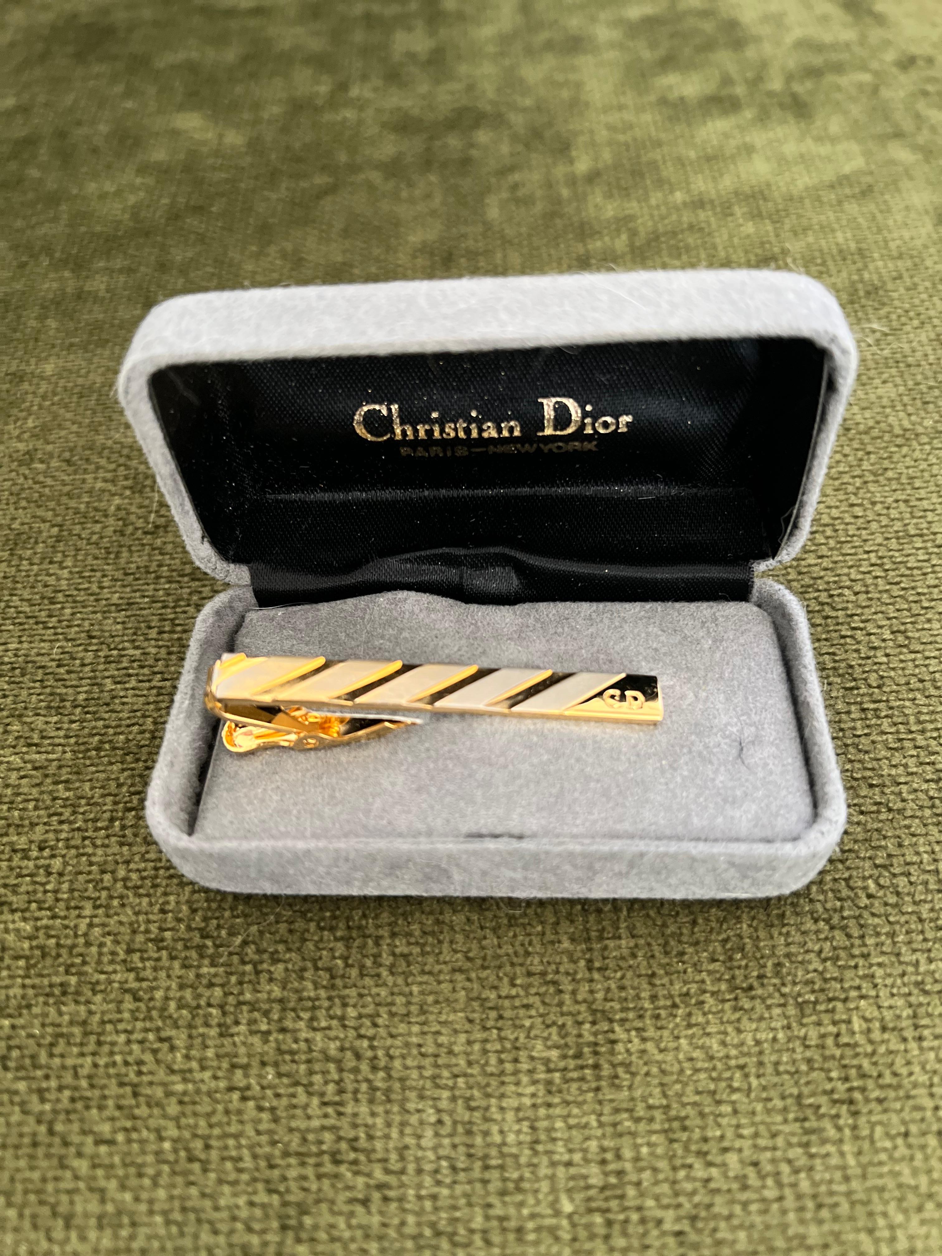 Vintage Christian Dior Gold Plate Tie Clip Circa 1970 In Original Velvet Case In Excellent Condition For Sale In New York, NY